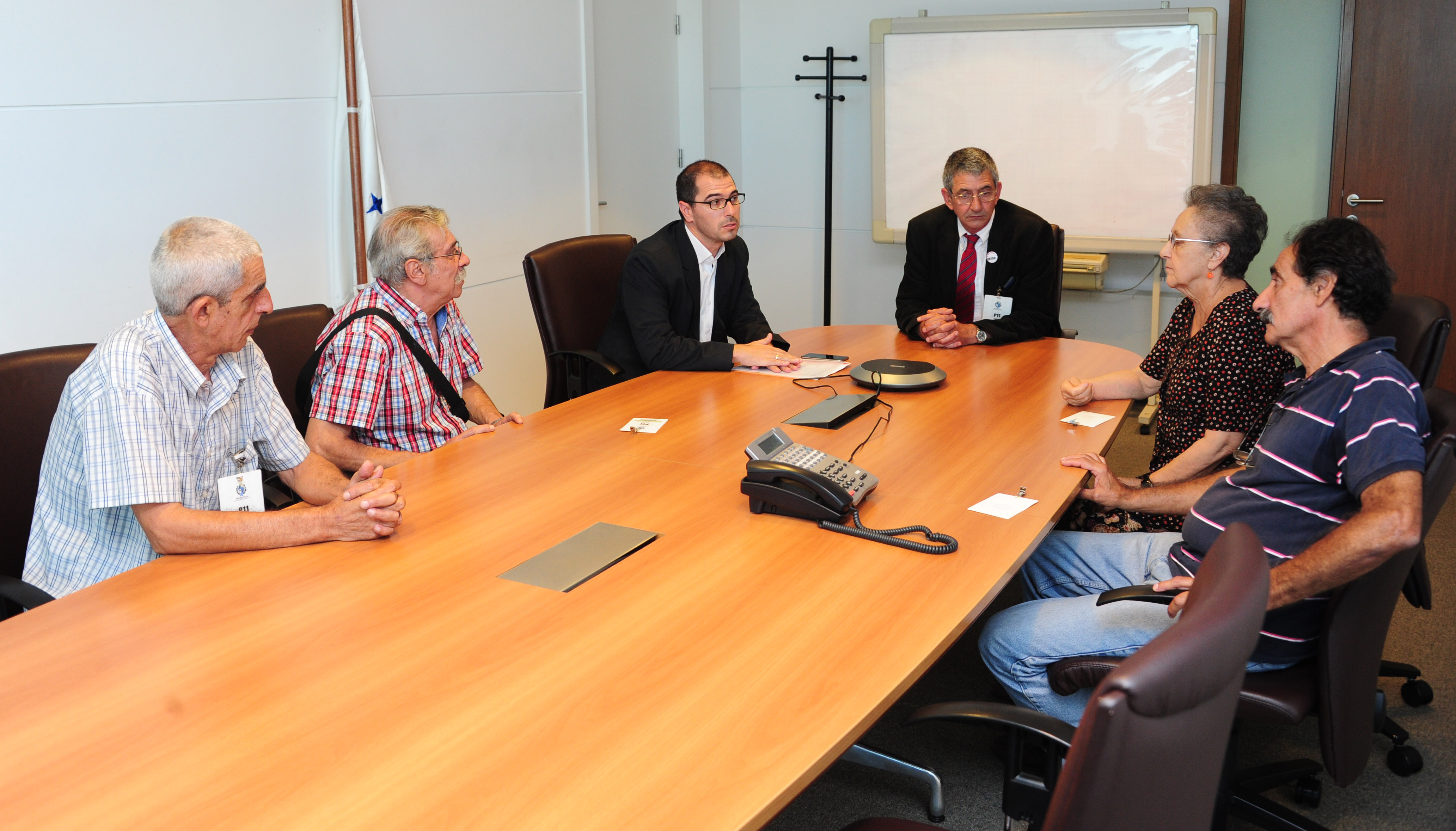 Encuentro de delegación de Crysol con el prosecretario de Presidencia, Juan Andrés Roballo