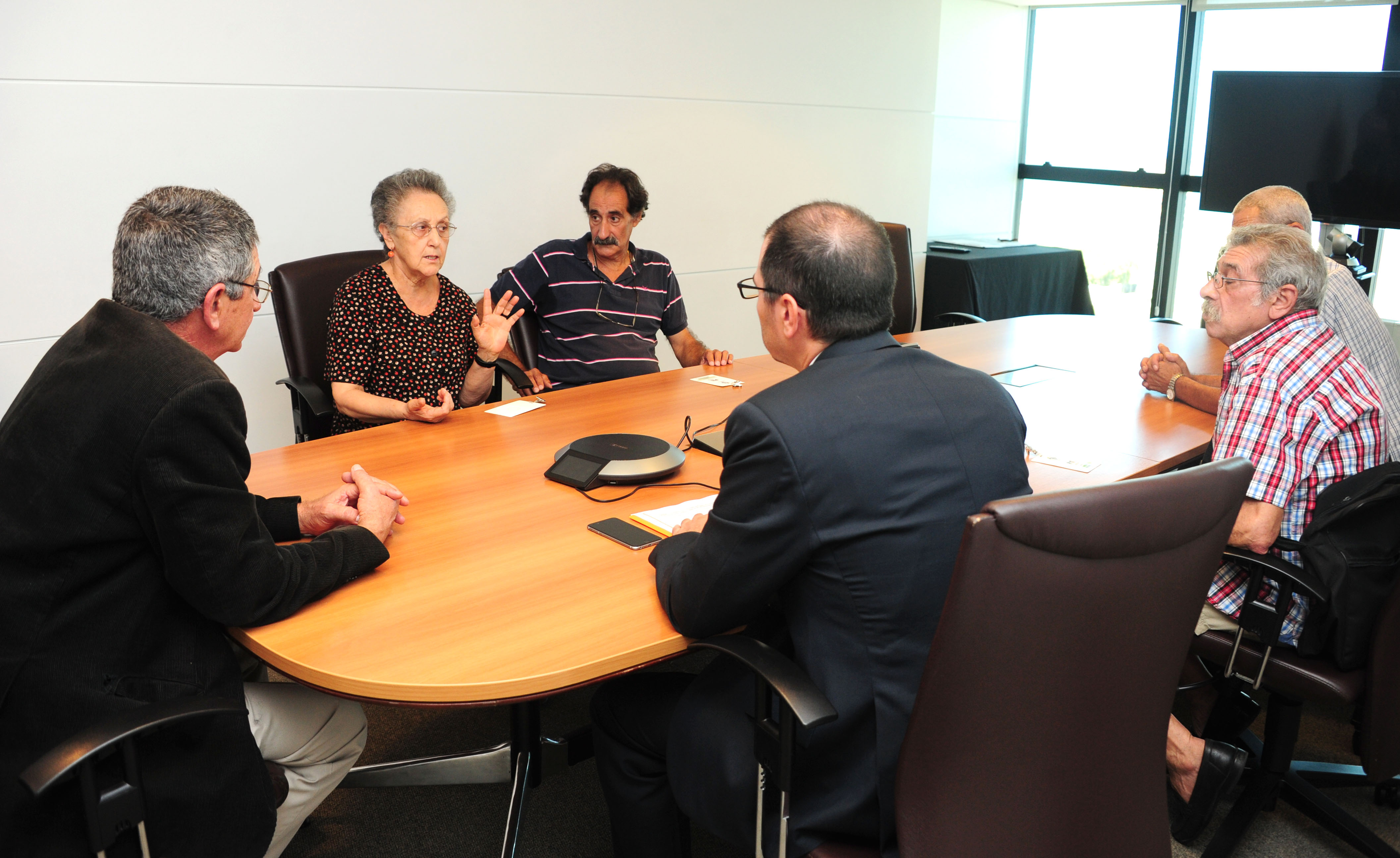 Encuentro de delegación de Crysol con el prosecretario de Presidencia, Juan Andrés Roballo