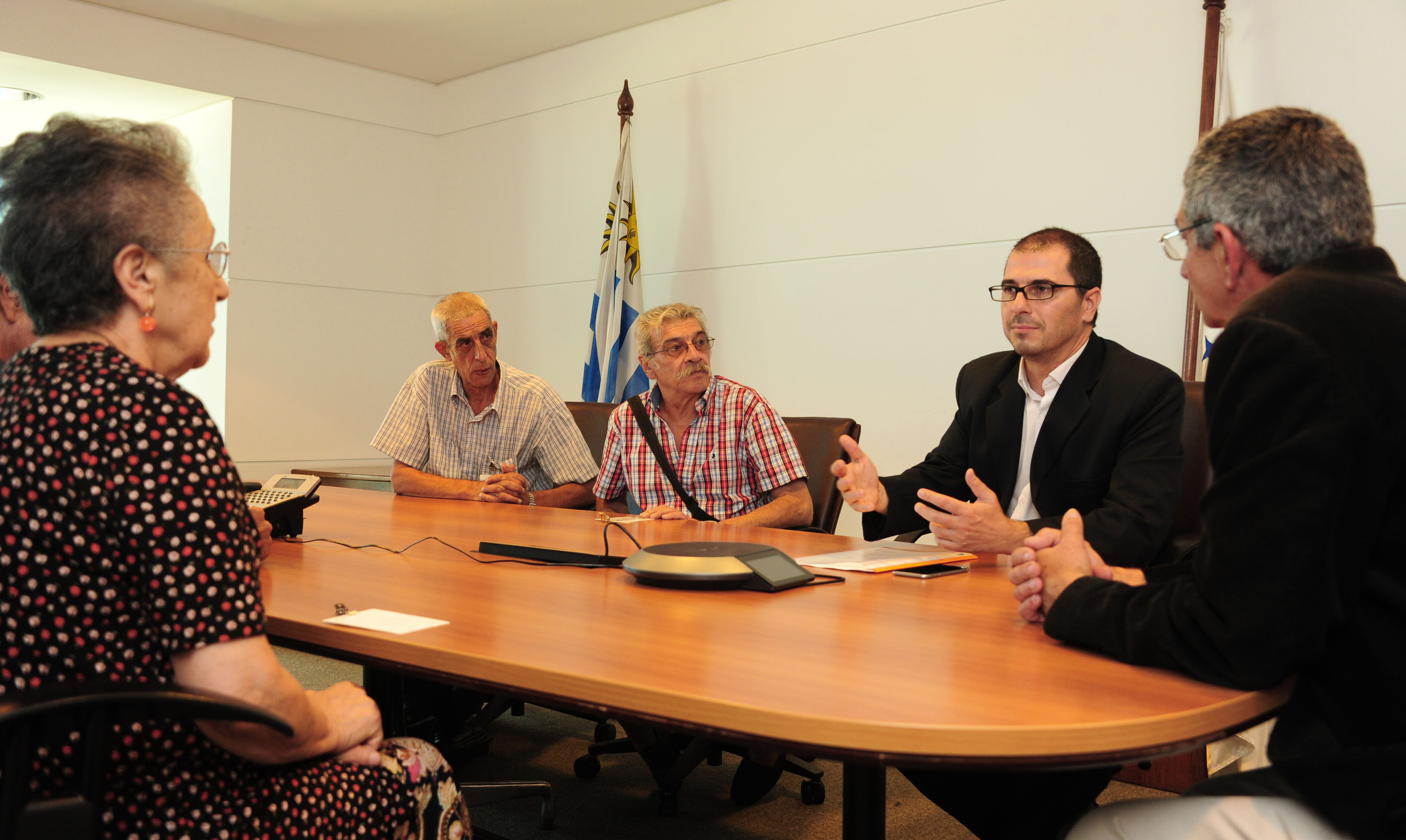 Encuentro de delegación de Crysol con el prosecretario de Presidencia, Juan Andrés Roballo