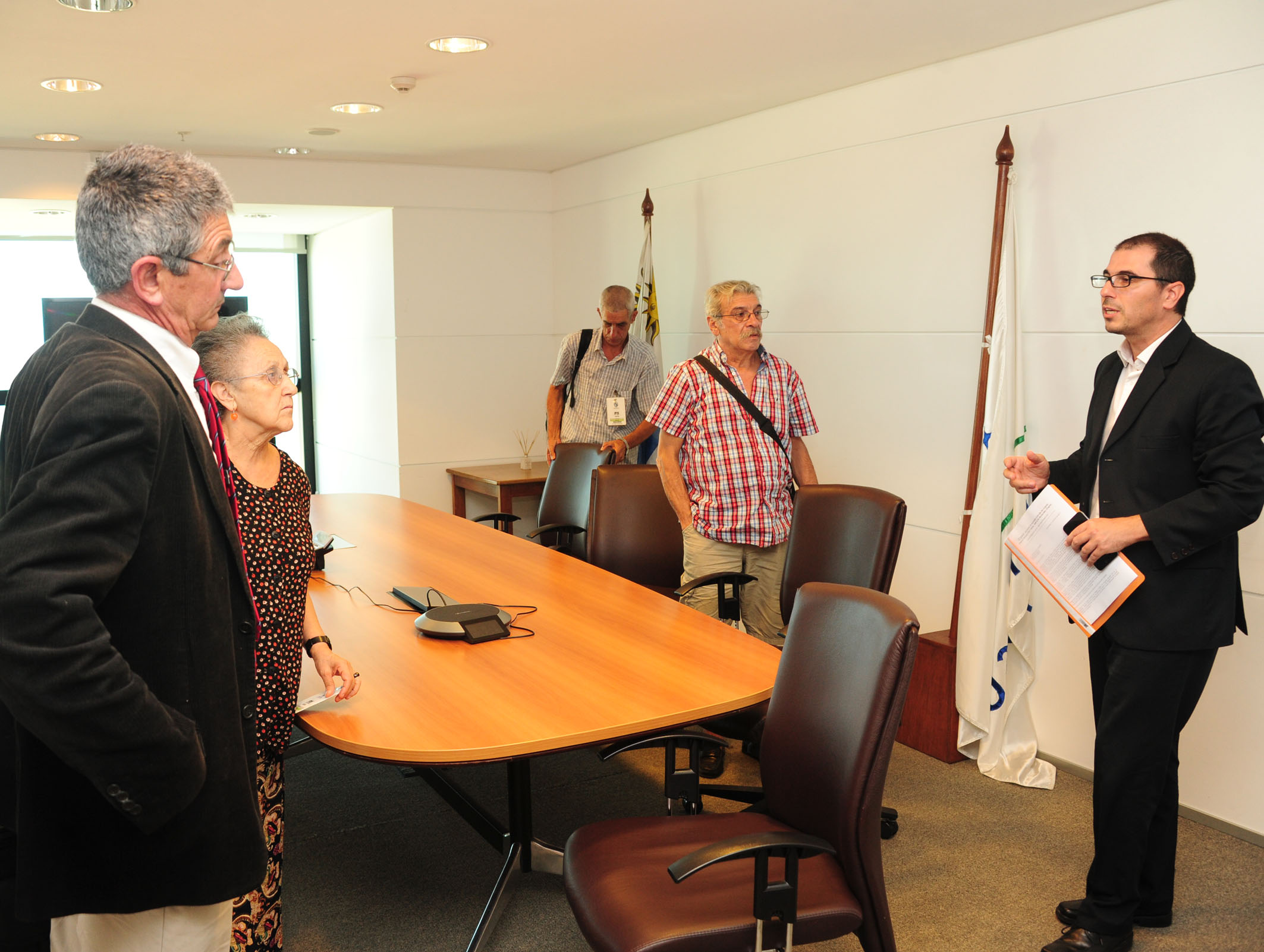 Encuentro de delegación de Crysol con el prosecretario de Presidencia, Juan Andrés Roballo