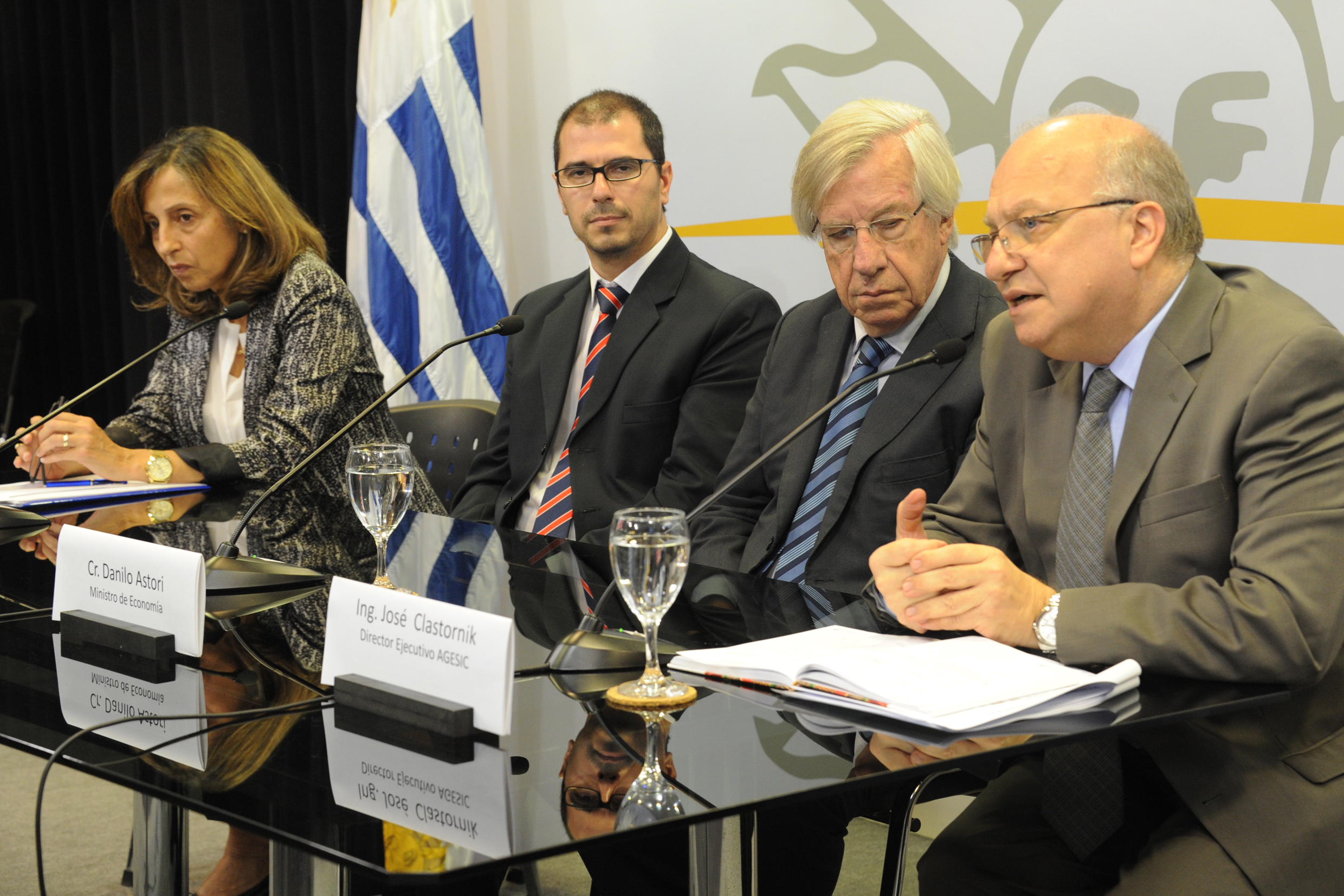 El director ejecutivo de AGESIC, José Clastornik, hace uso de la palabra.