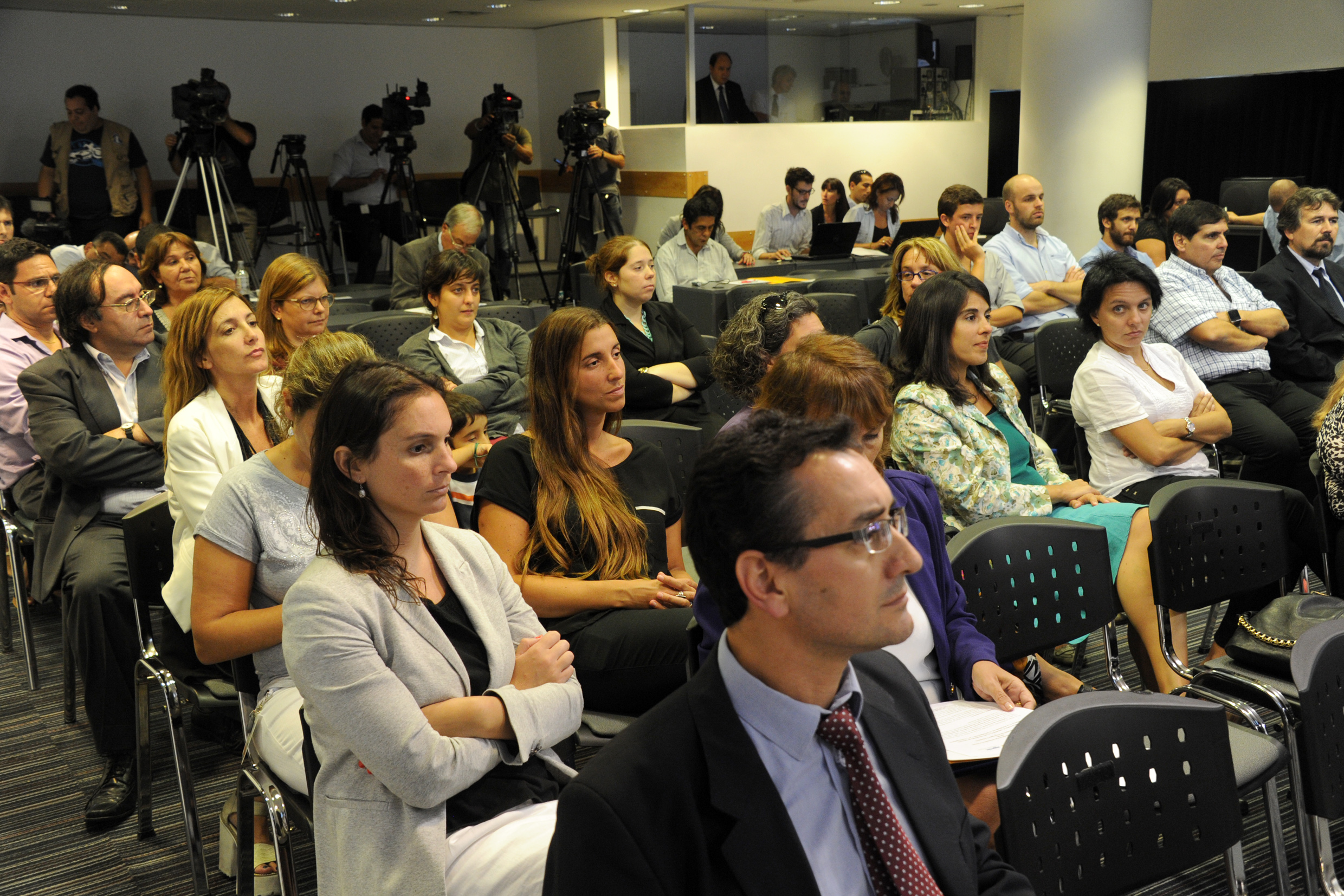 Firma de acuerdo MEF - AGESIC por atención ciudadana