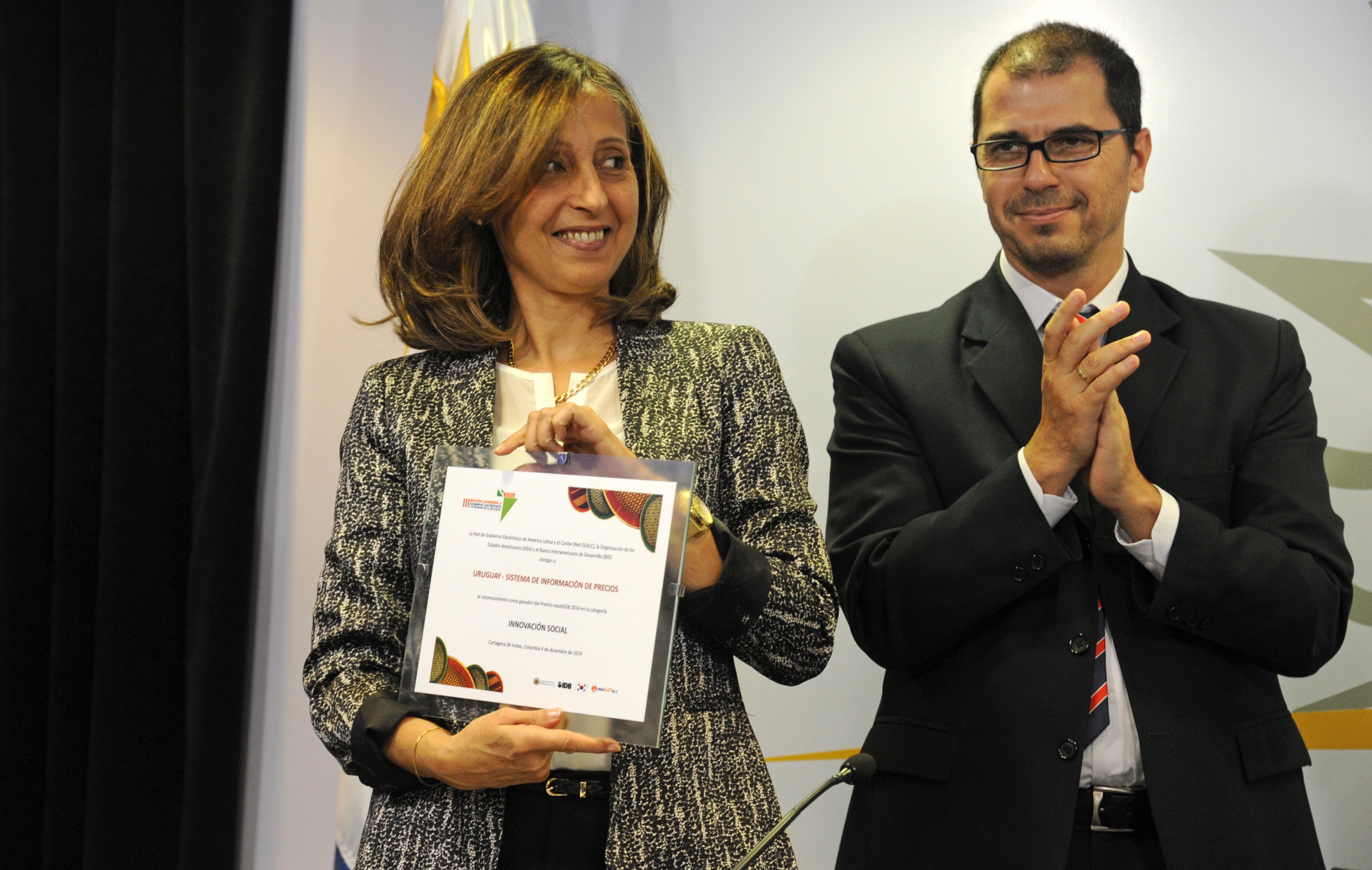 La directora general de Comercio del MEF, Rosa Osimani, y el prosecretario de la Presidencia, Juan Andrés Roballo.