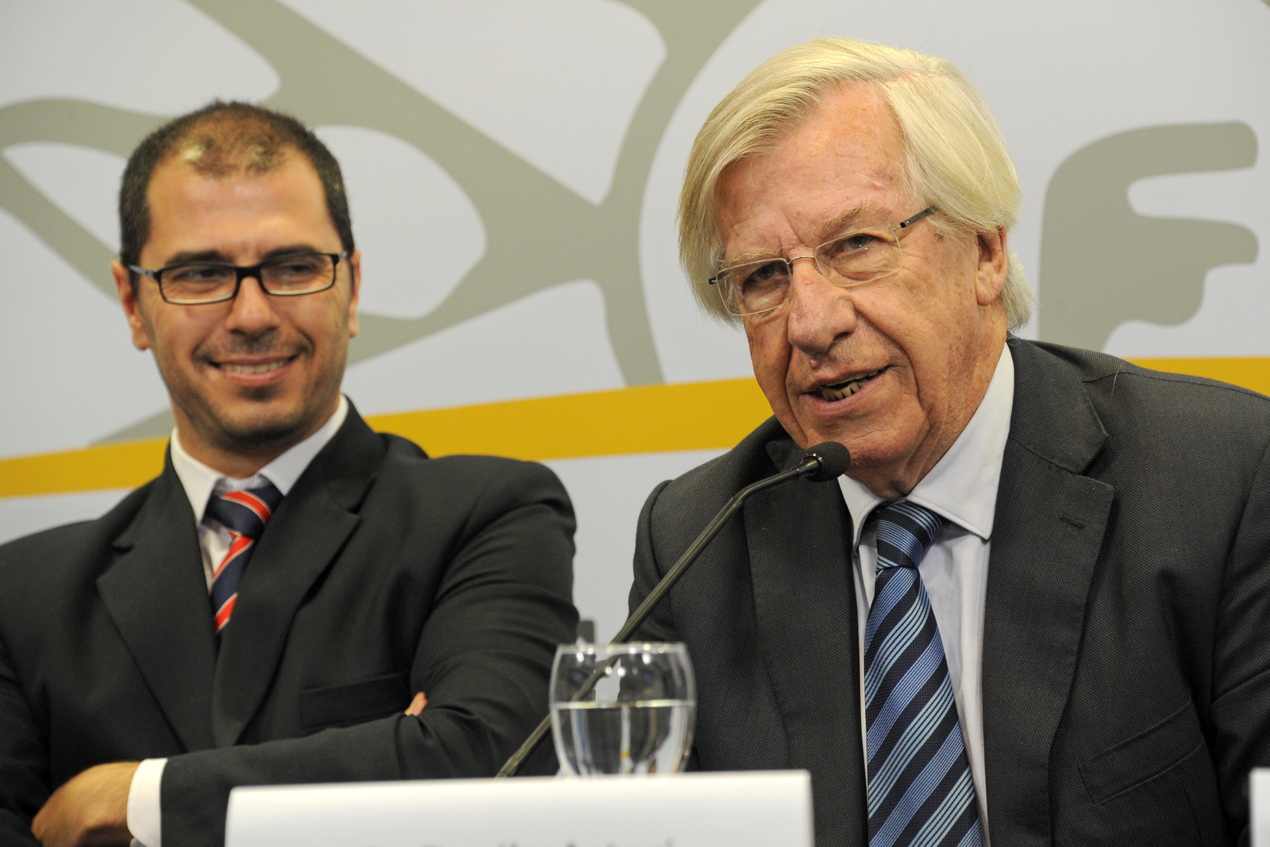 El prosecretario de la Presidencia, Juan Andrés Roballo, y el ministro de Economía y Finanzas, Danilo Astori.