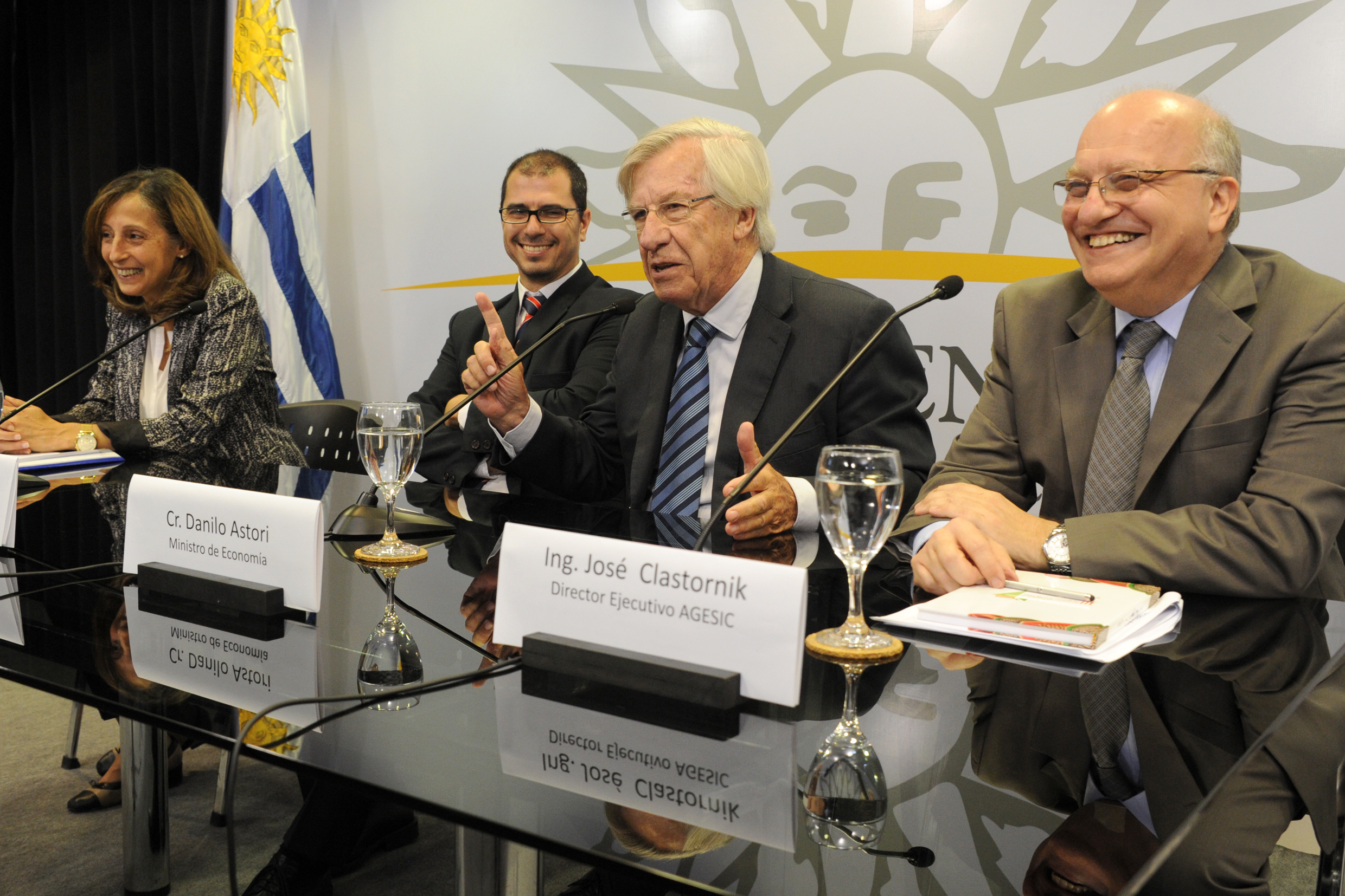 El ministro de Economía y Finanzas, Danilo Astori, hace uso de la palabra.