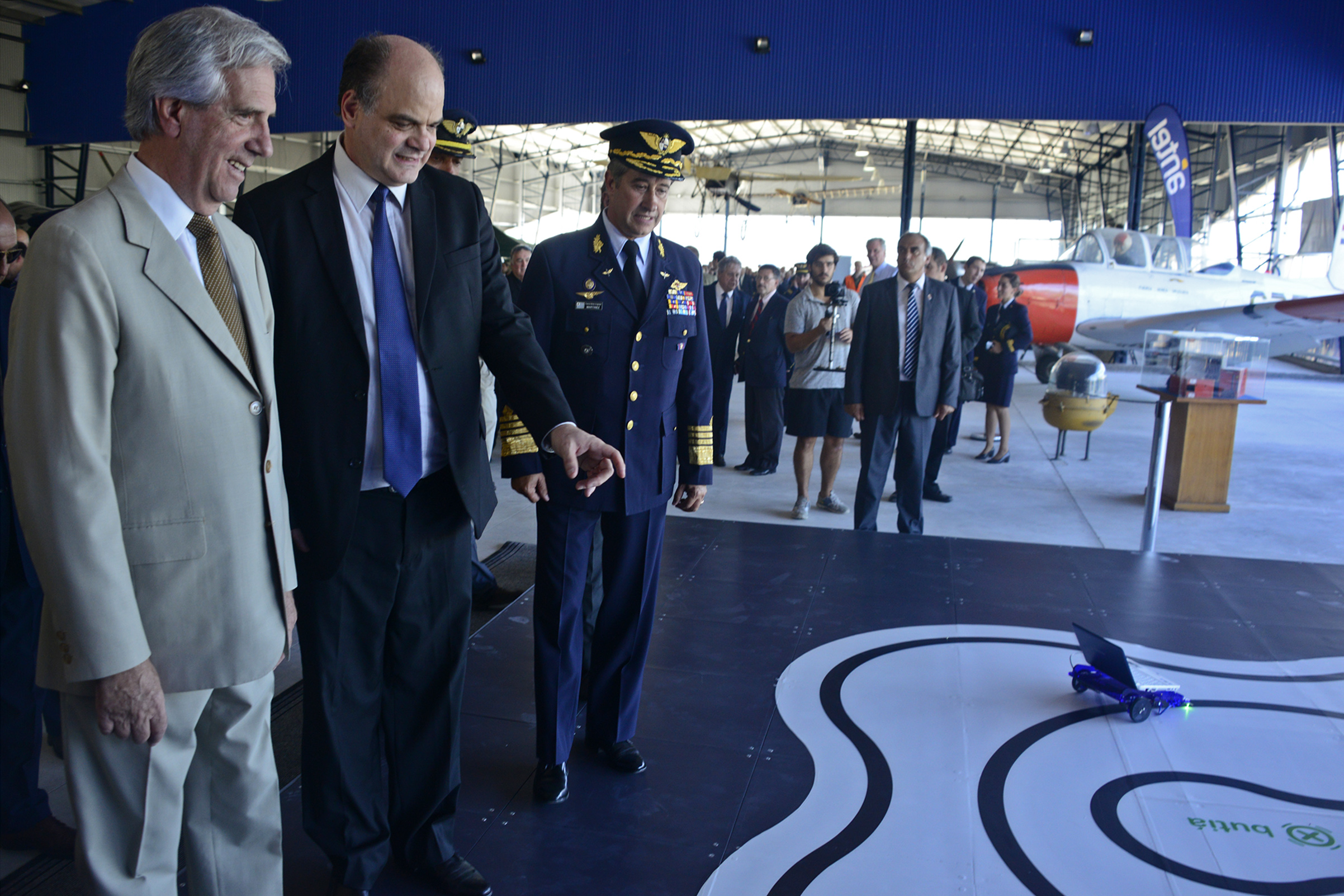 El Presidente Tabaré Vázquez visitó las instalaciones del Museo Aeroespacial y de las Telecomunicaciones