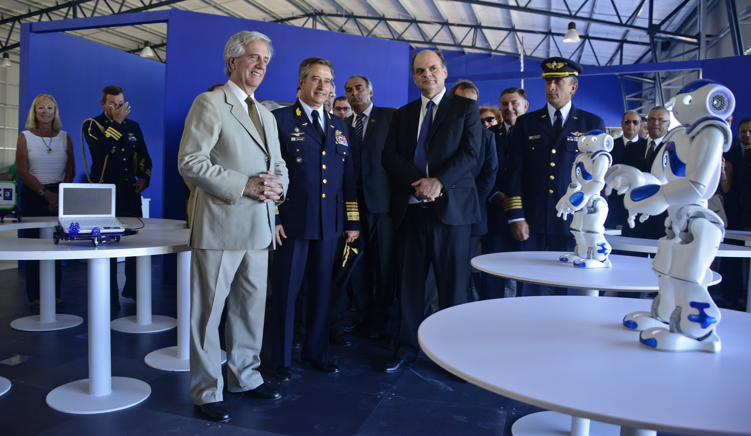 El Presidente Tabaré Vázquez visitó las instalaciones del Museo Aeroespacial y de las Telecomunicaciones