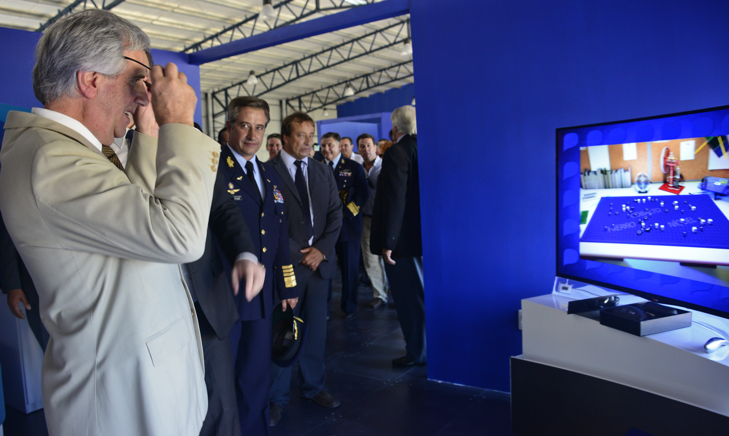 El Presidente Tabaré Vázquez visitó las instalaciones del Museo Aeroespacial y de las Telecomunicaciones
