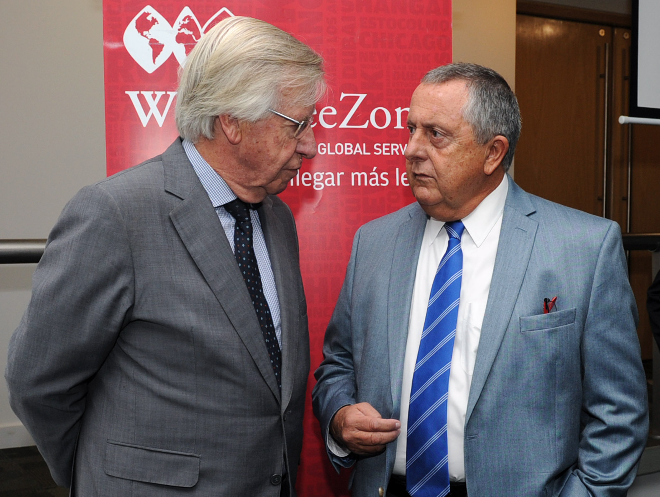 Ministro de Economía, Danilo Astori junto a Carlos Lecueder