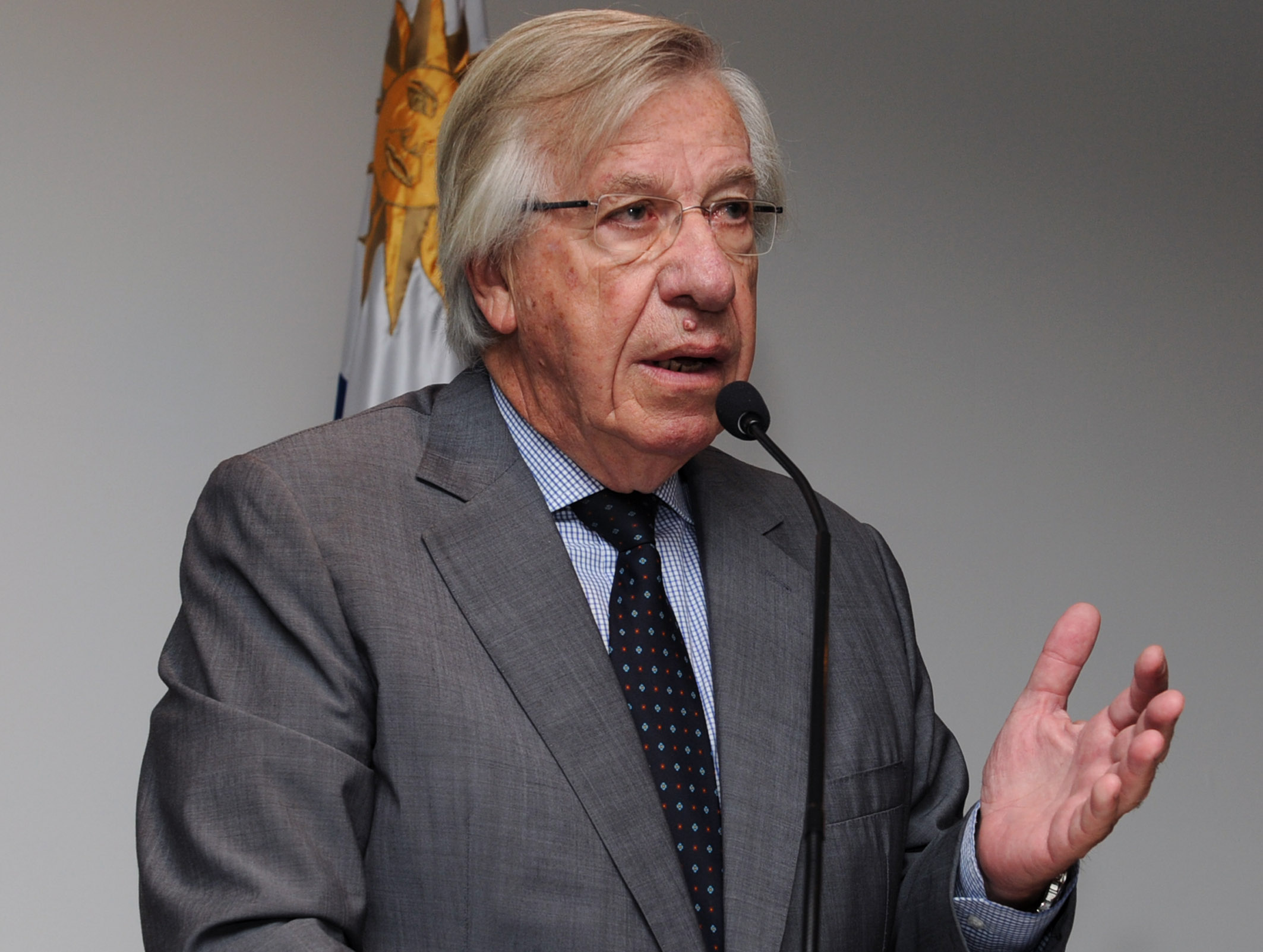 El ministro de Economía y Finanzas, Danilo Astori, disertó en la conferencia