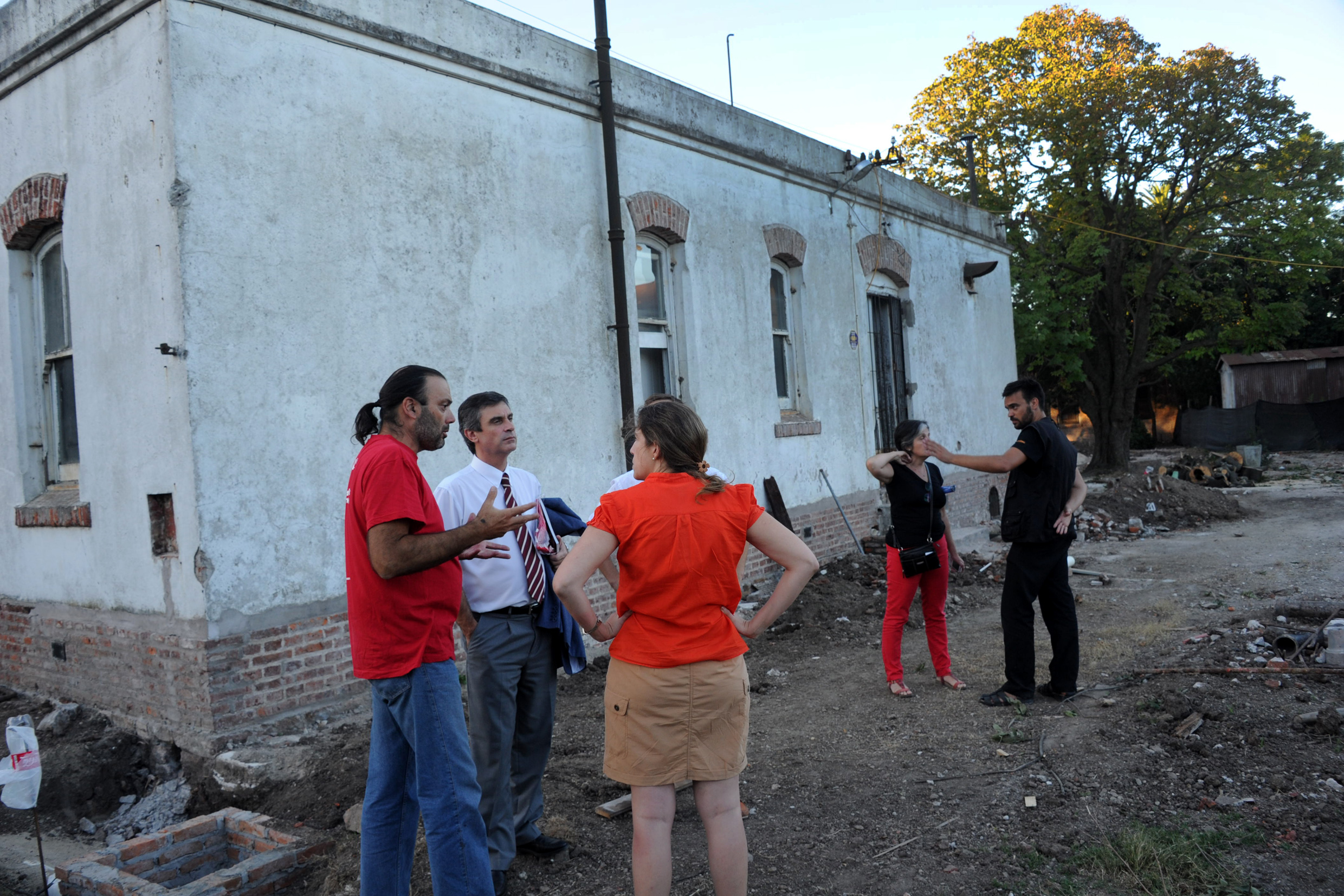 El director de la Oficina de Planeamiento y Presupuesto, Alvaro García, recorrió obras del Centro de Barrio Peñarol.