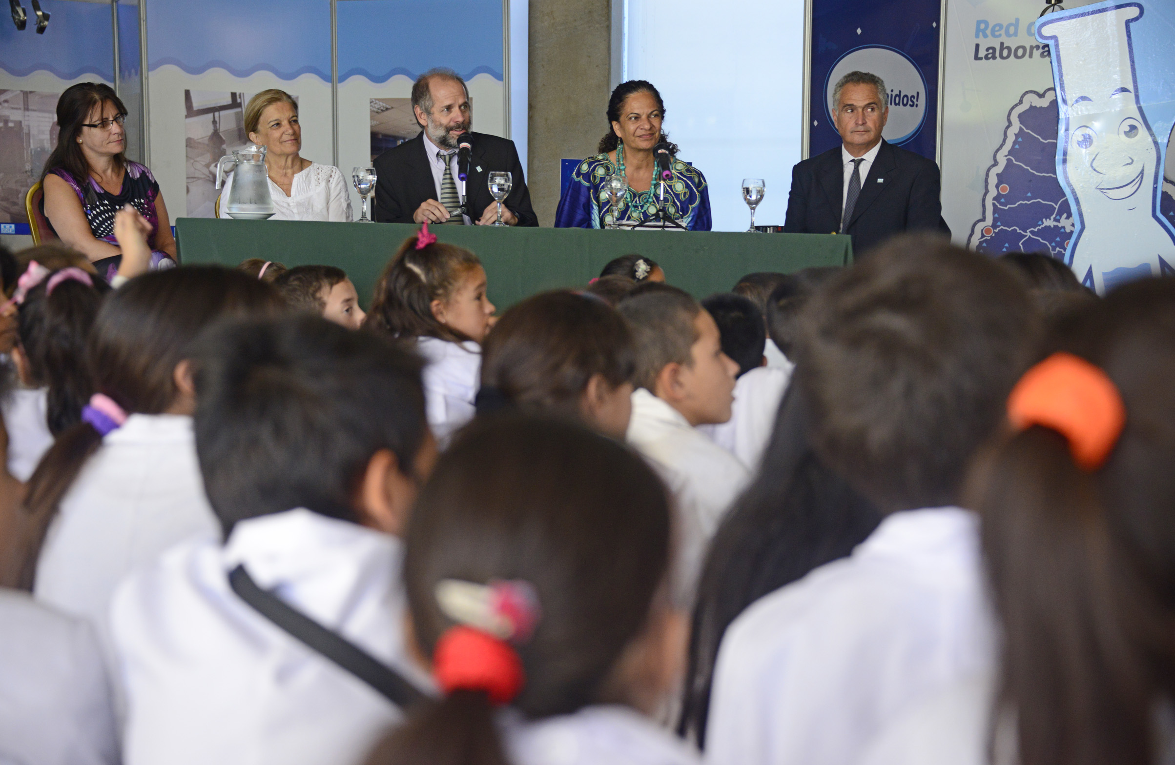 Autoridades celebraron el Día Mundial del Agua en el hall principal del edificio de OSE