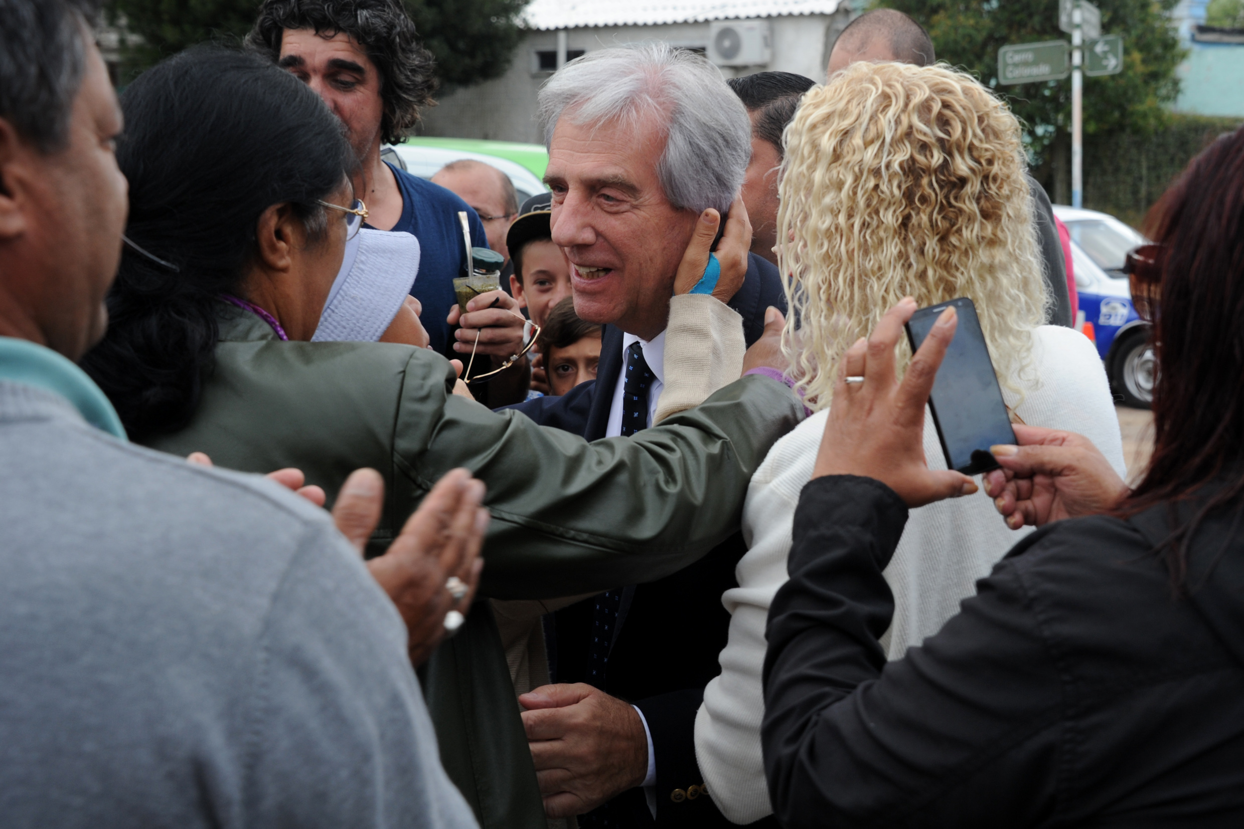 Presidente Vázquez visitó la obra de la piscina del Polideportivo del barrio Cerro Pelado