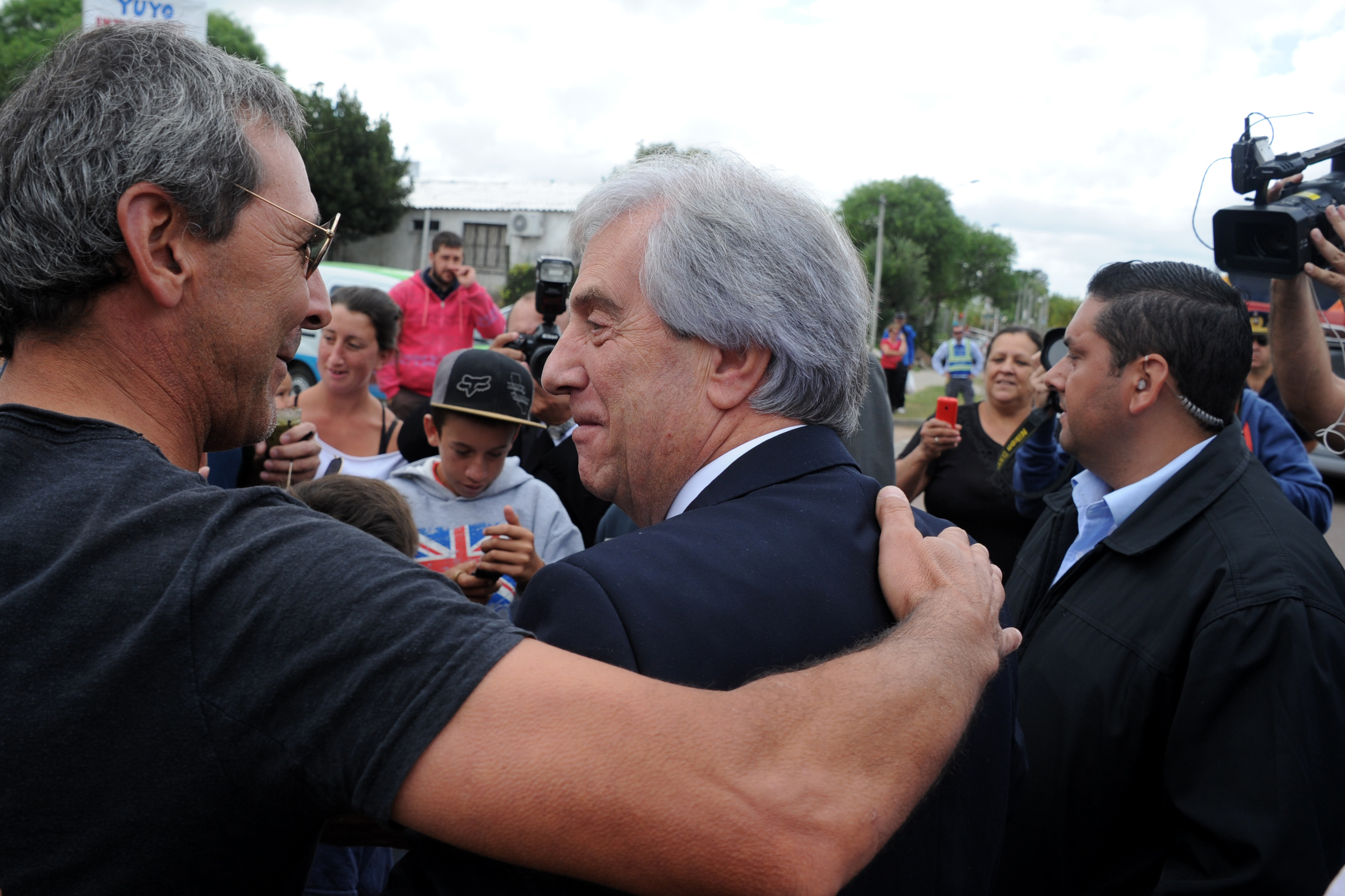 Presidente Vázquez visitó la obra de la piscina del Polideportivo del barrio Cerro Pelado