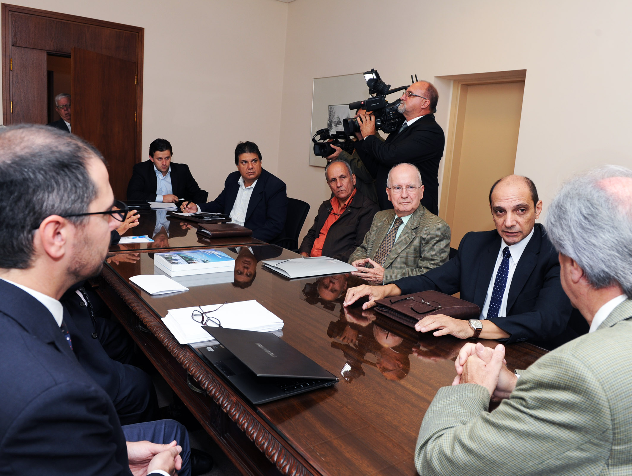 Presidente se reunió con representantes de Partidos Políticos,Cambadu y alcohol