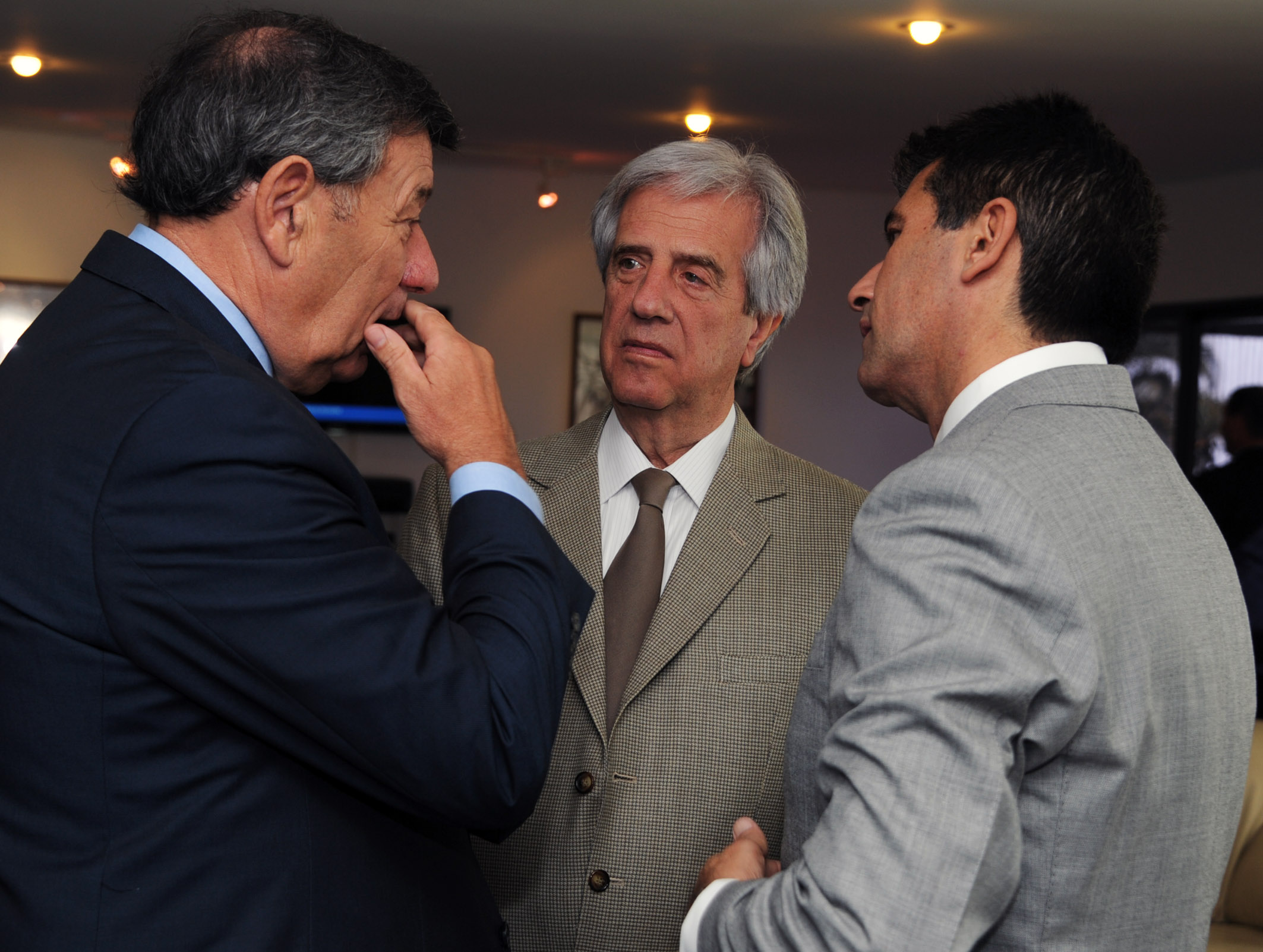 Presidente Vázquez junto a Raúl Sendic y Nin Novoa