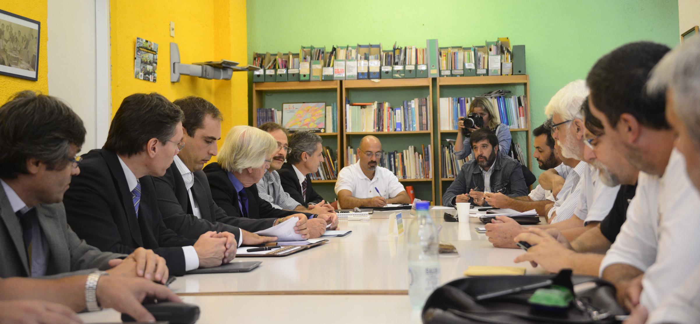 Reunión del Danilo Astori y su equipo económico, junto al Secretariado del PIT - CNT