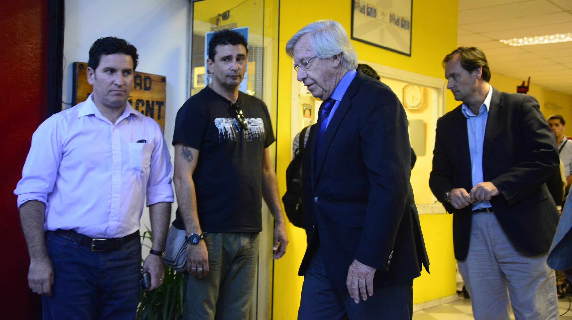 Danilo Astori se retira de la sede del PIT - CNT