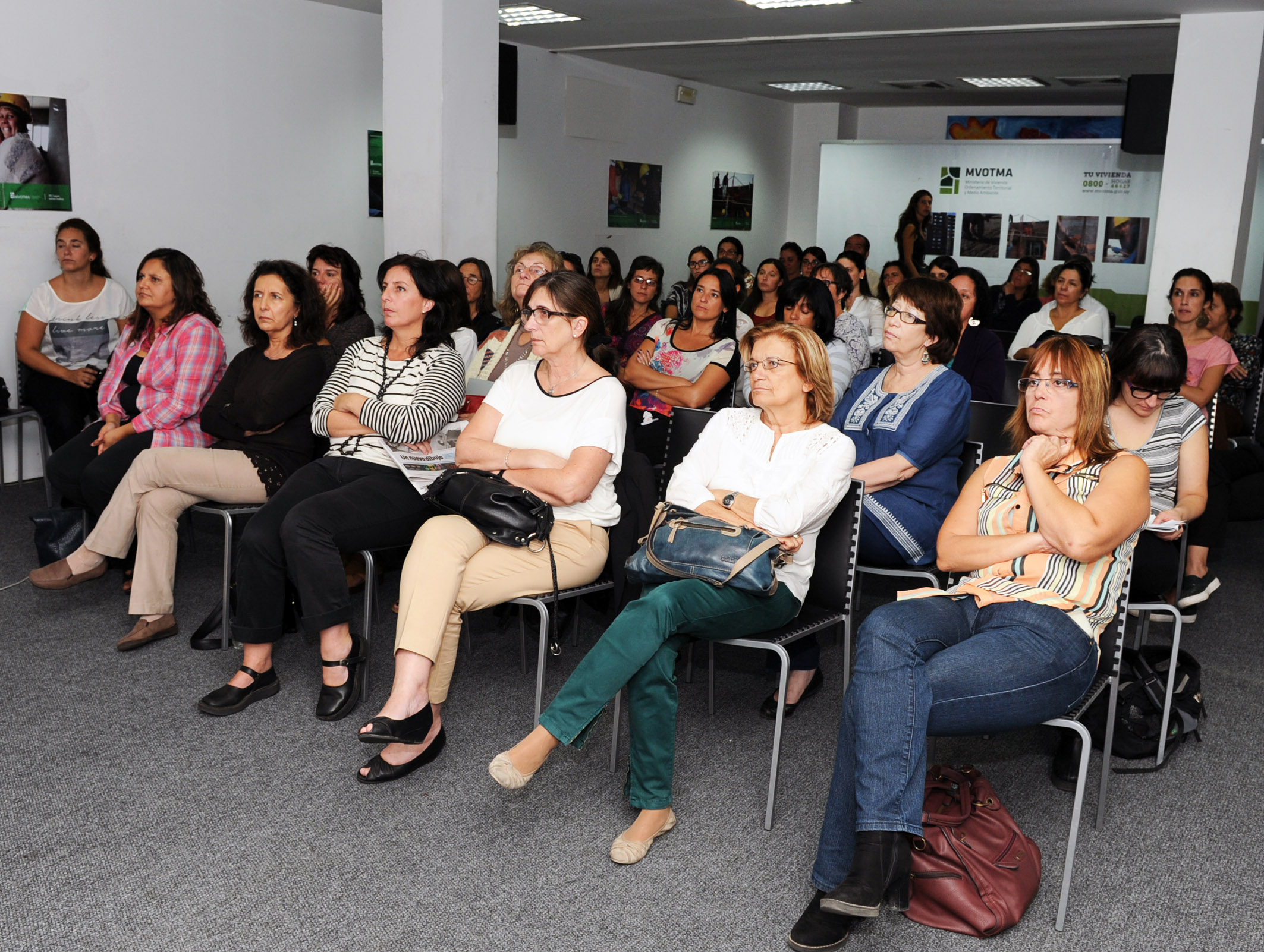 Autoridades y público presente