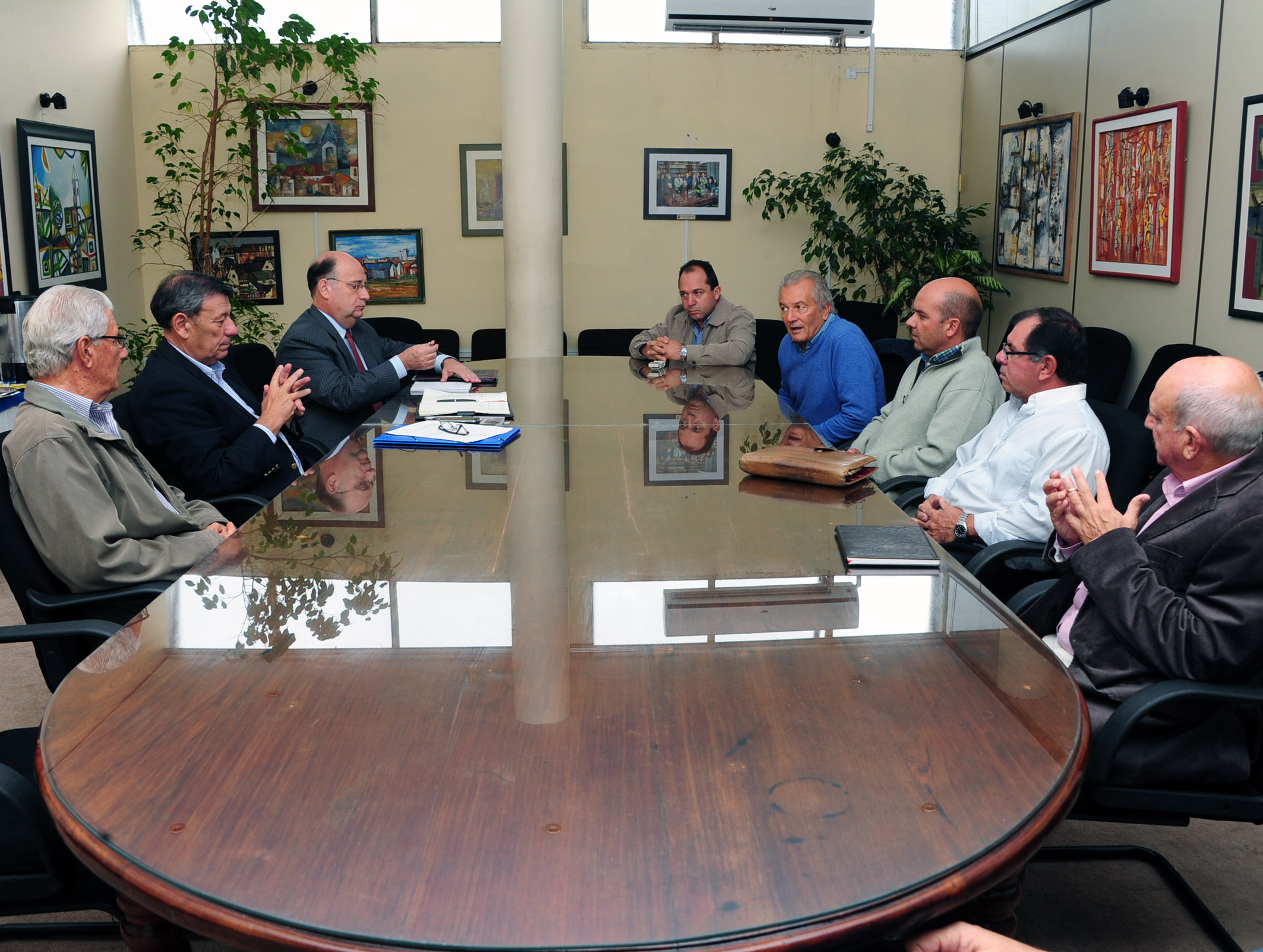 Ministro Nin Novoa reunido con organizaciones