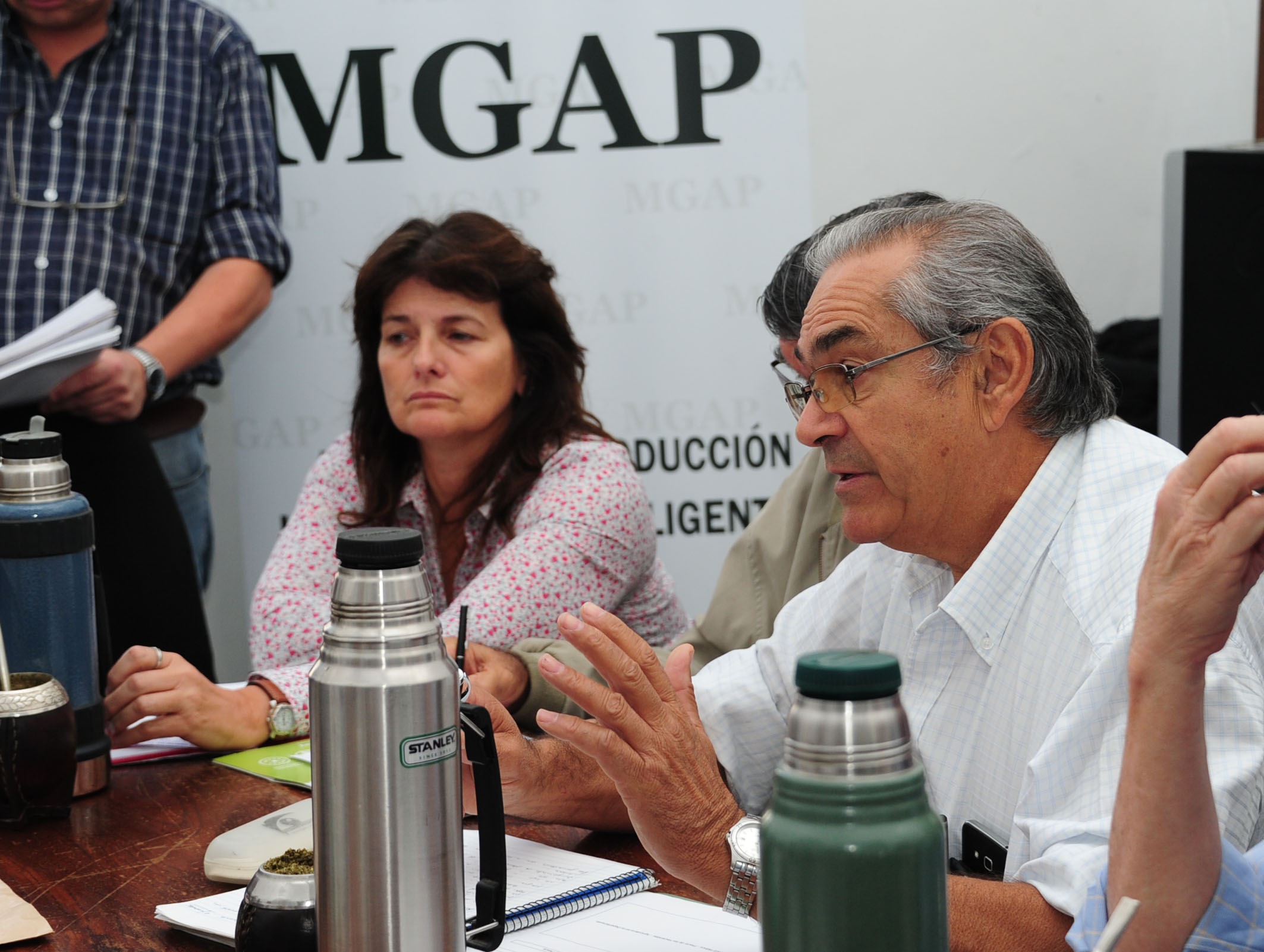 Enzo Benech reunido con organizaciones en Melo