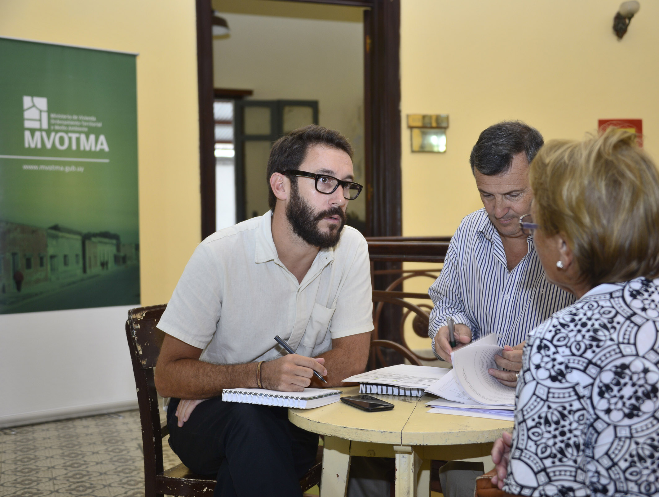 Ministra de Vivienda reunida con organizaciones