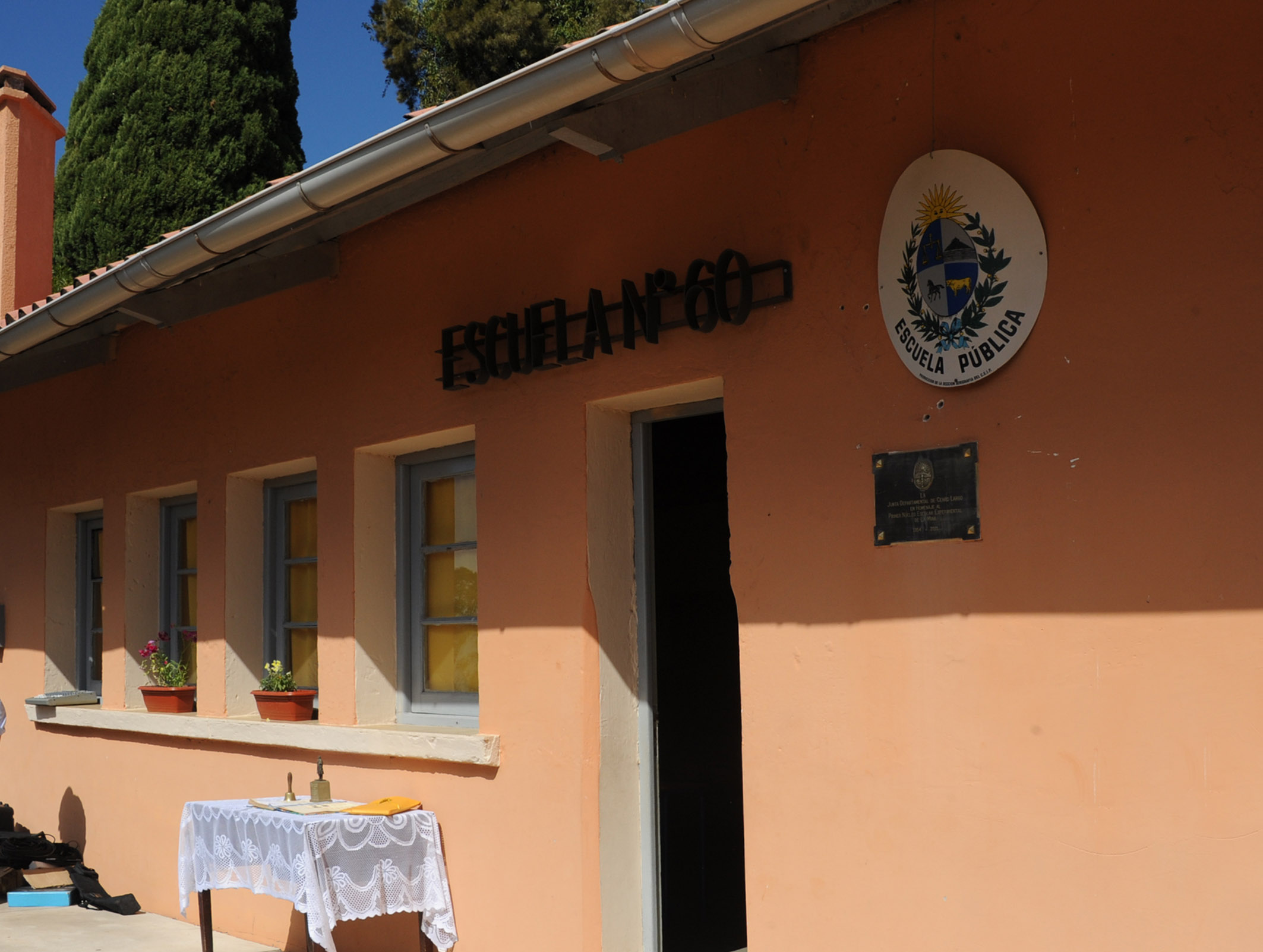 Muñoz , Sendic y autoridades en escuela N° 60 en la ciudad de Melo