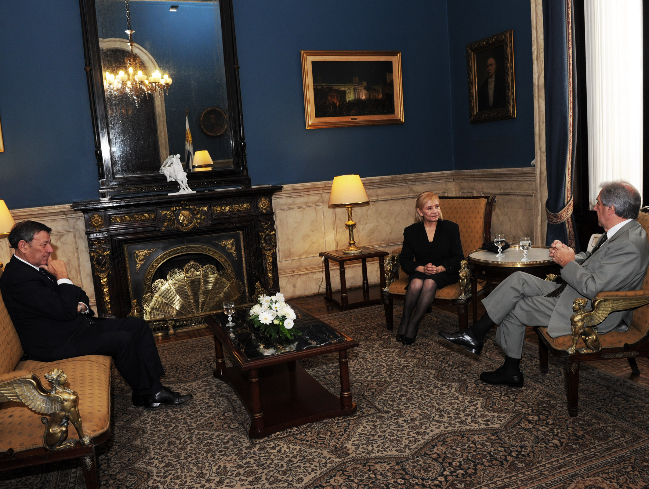 Presidente Vázquez, Canciller, Nin Novoa y jefe de misión del Salvador,Idalia Menjívar