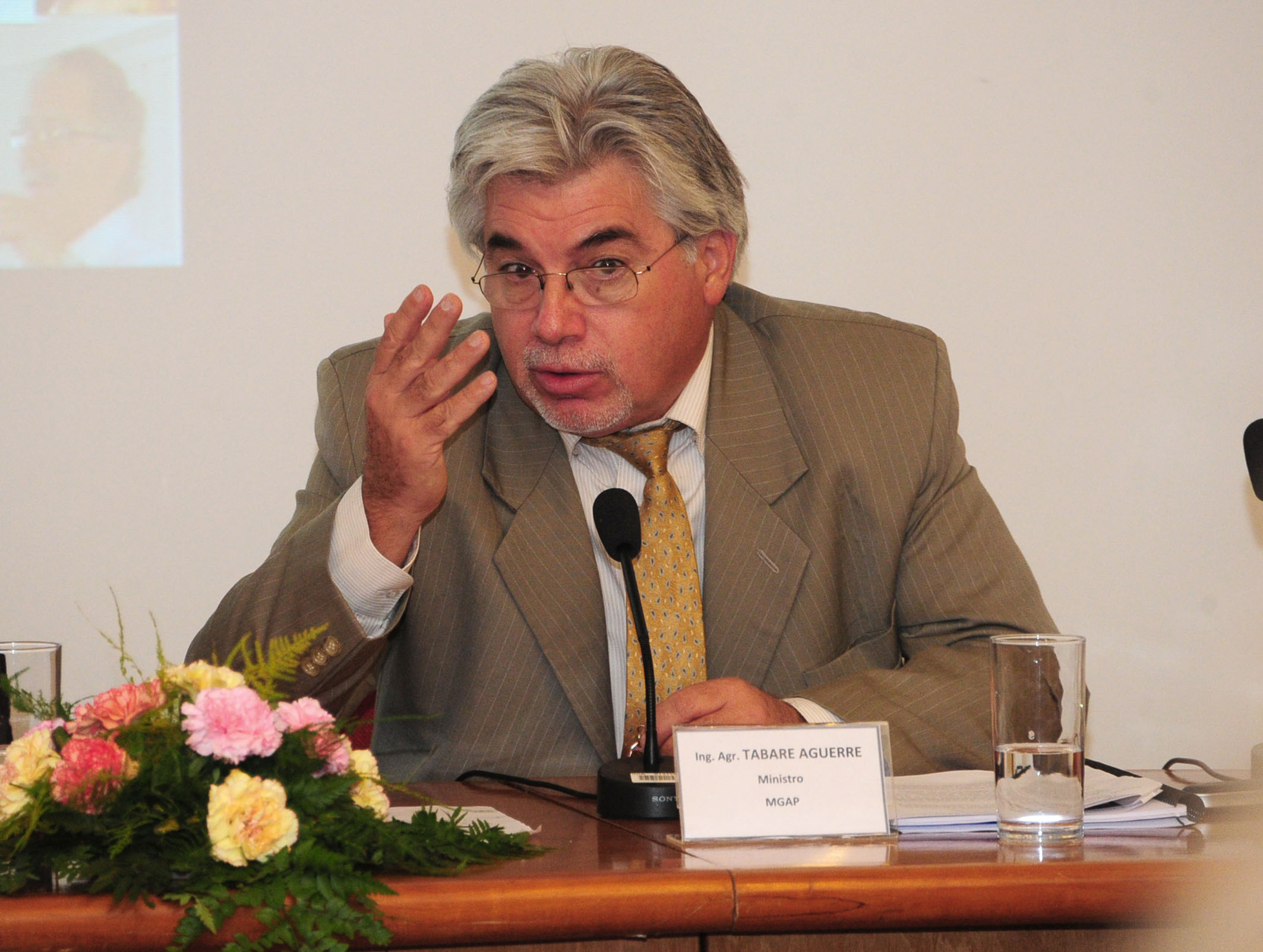 Álvaro García y Tabaré Aguerre en el lanzamiento de Red Nacional de Biotecnología Agrícola