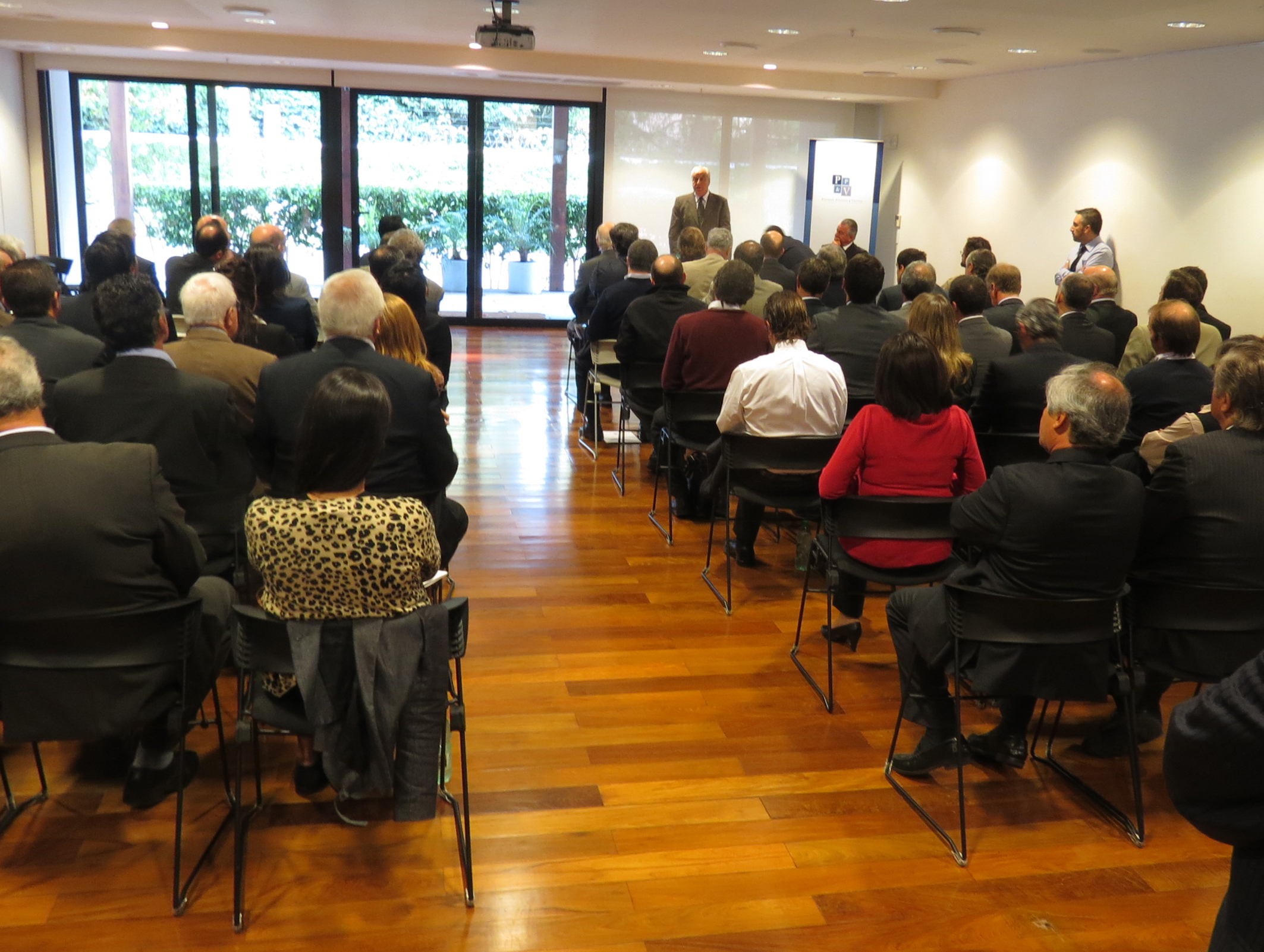 Ministro Rossi en conferencia de sobre Infraestructura, posibilidades y estrategia