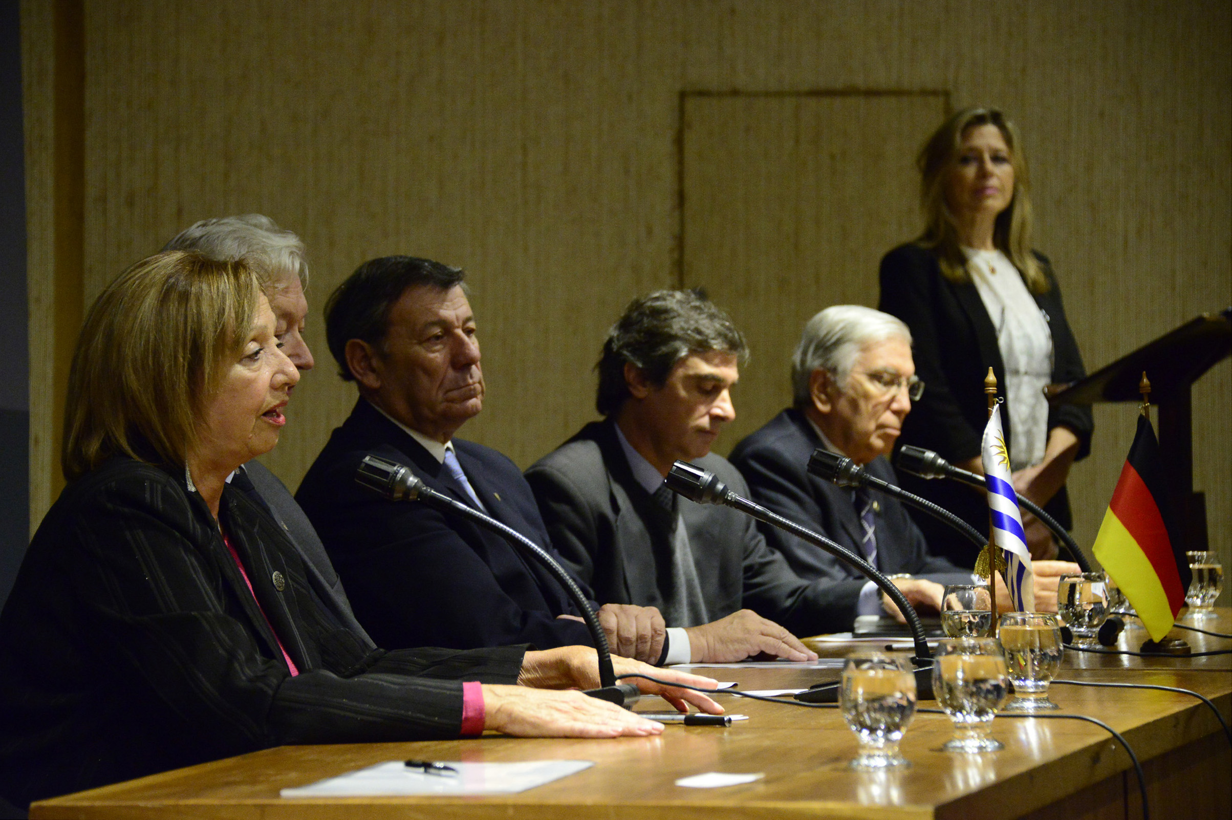 Ministra de Educación y Cultura, Dra. María Julia Muñoz dirigiéndose a los presentes