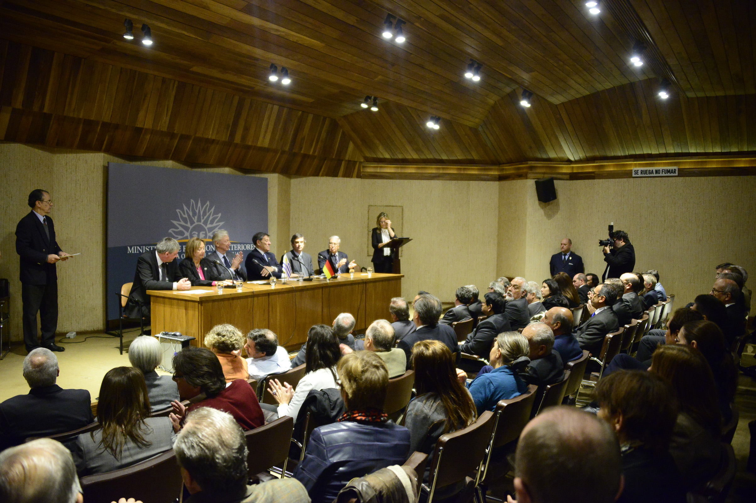 Uruguay y Alemania firman acuerdos para mejorar sistema educativo nacional y capacitar trabajadores