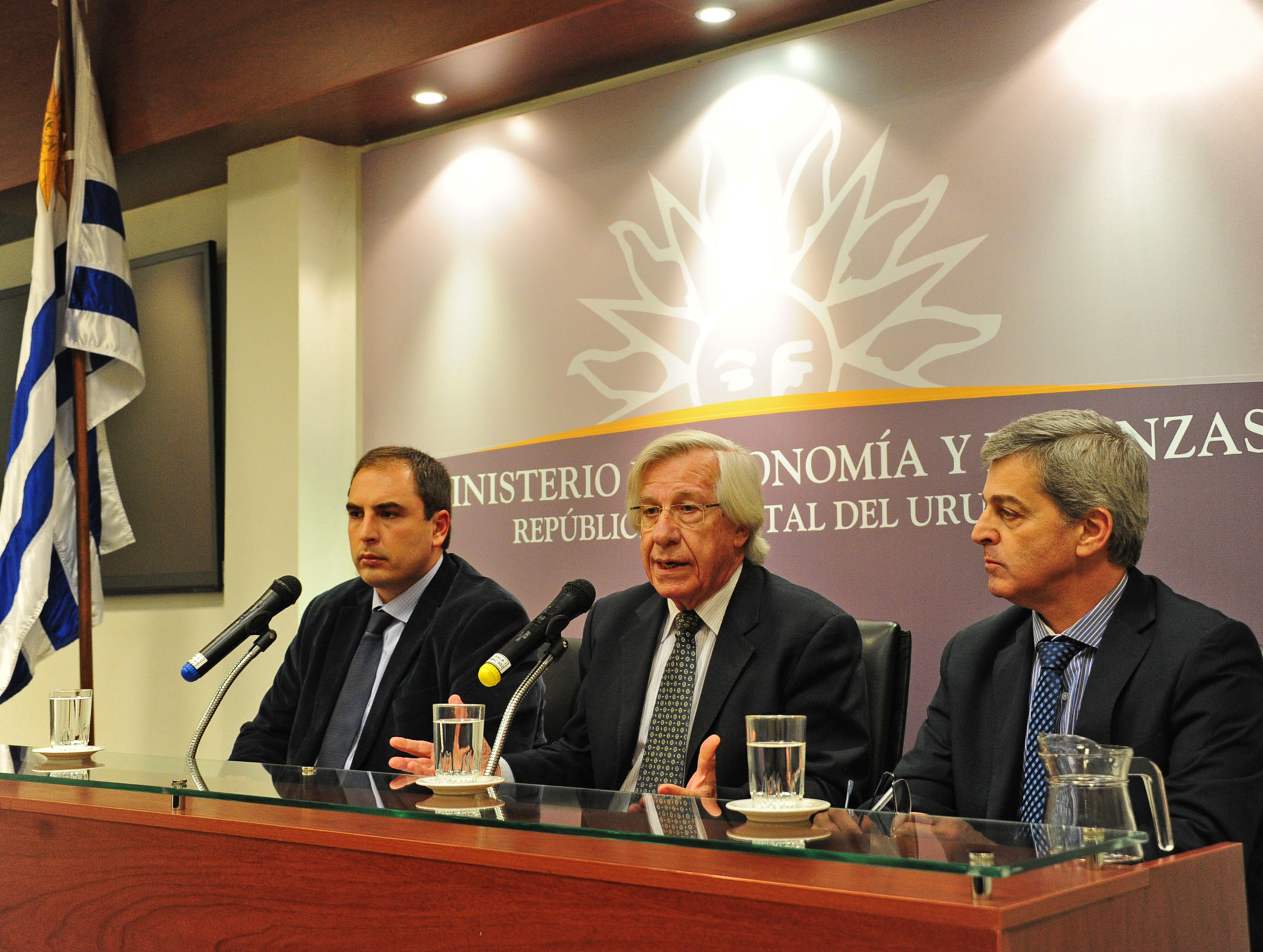Conferencia de prensa del Ministro de Economía, Danilo Astori