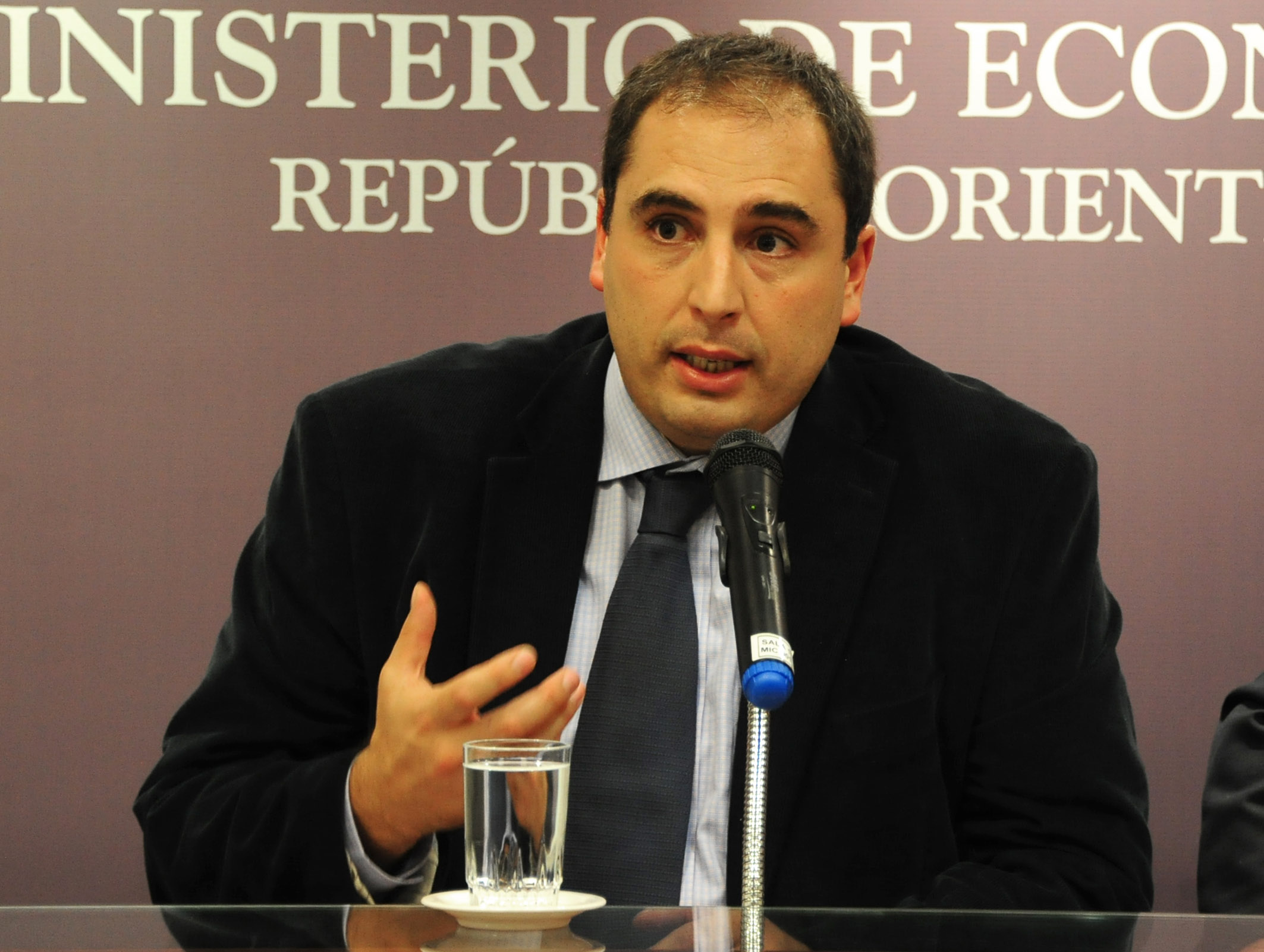 Conferencia de prensa del Ministro de Economía, Danilo Astori