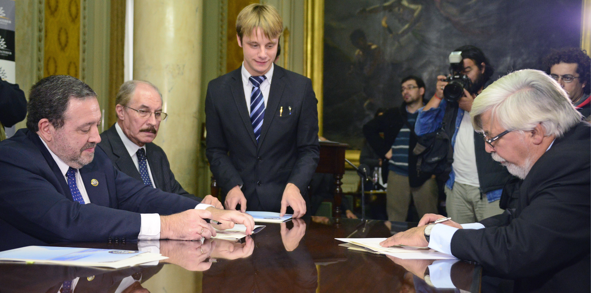 Firma de un convenio marco entre la Suprema Corte de Justicia y el Ministerio del Interior