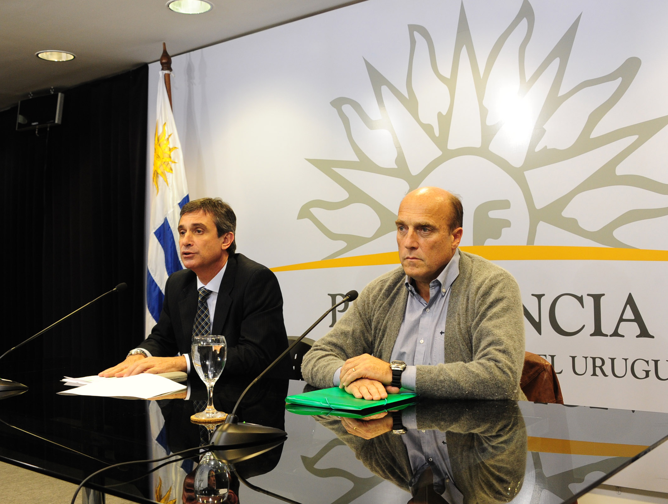 Conferencia de prensa del director de OPP, Alvaro García y el Intendente electo Daniel Martínez