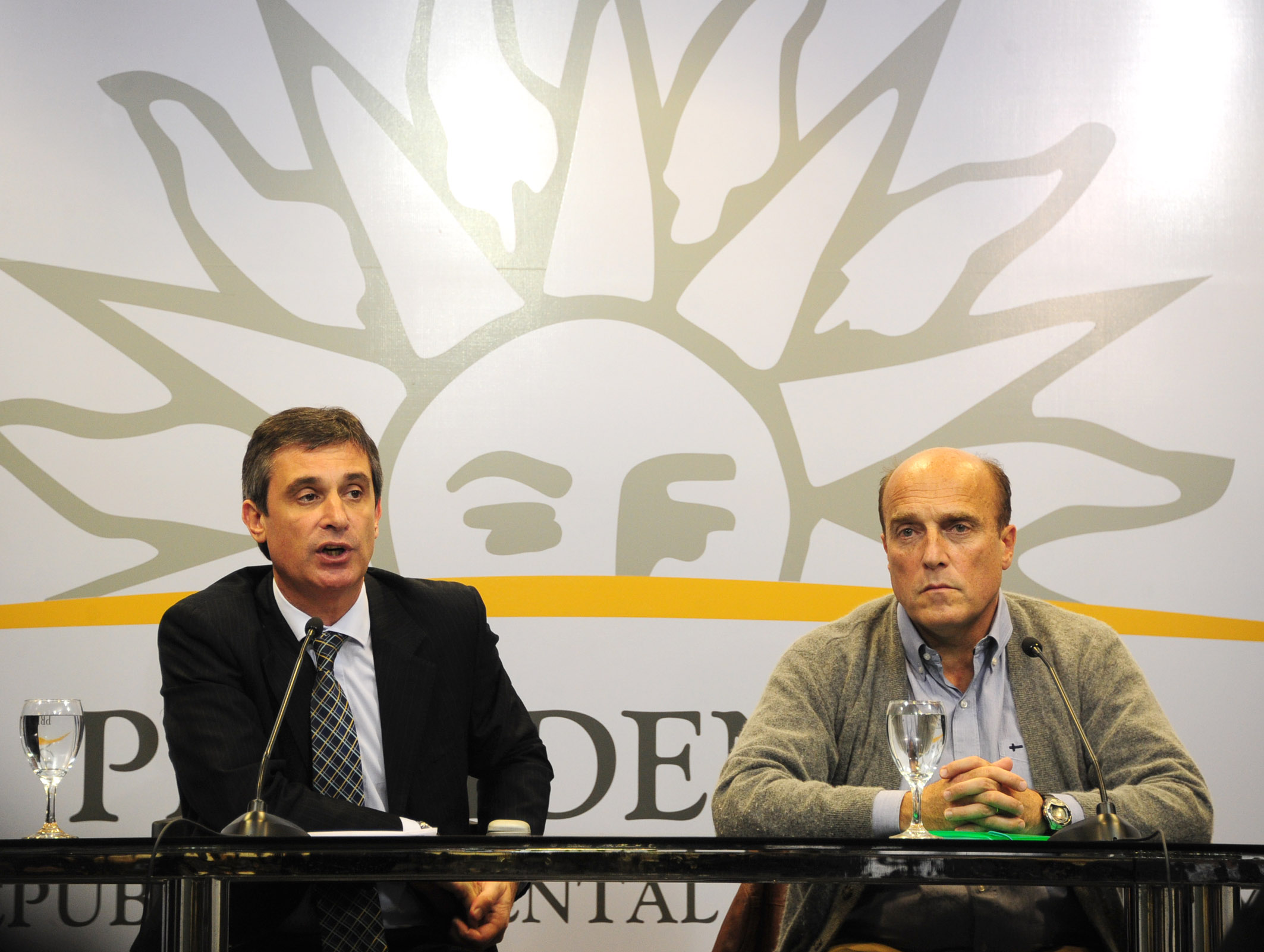Conferencia de prensa del director de OPP, Alvaro García y el Intendente electo Daniel Martínez