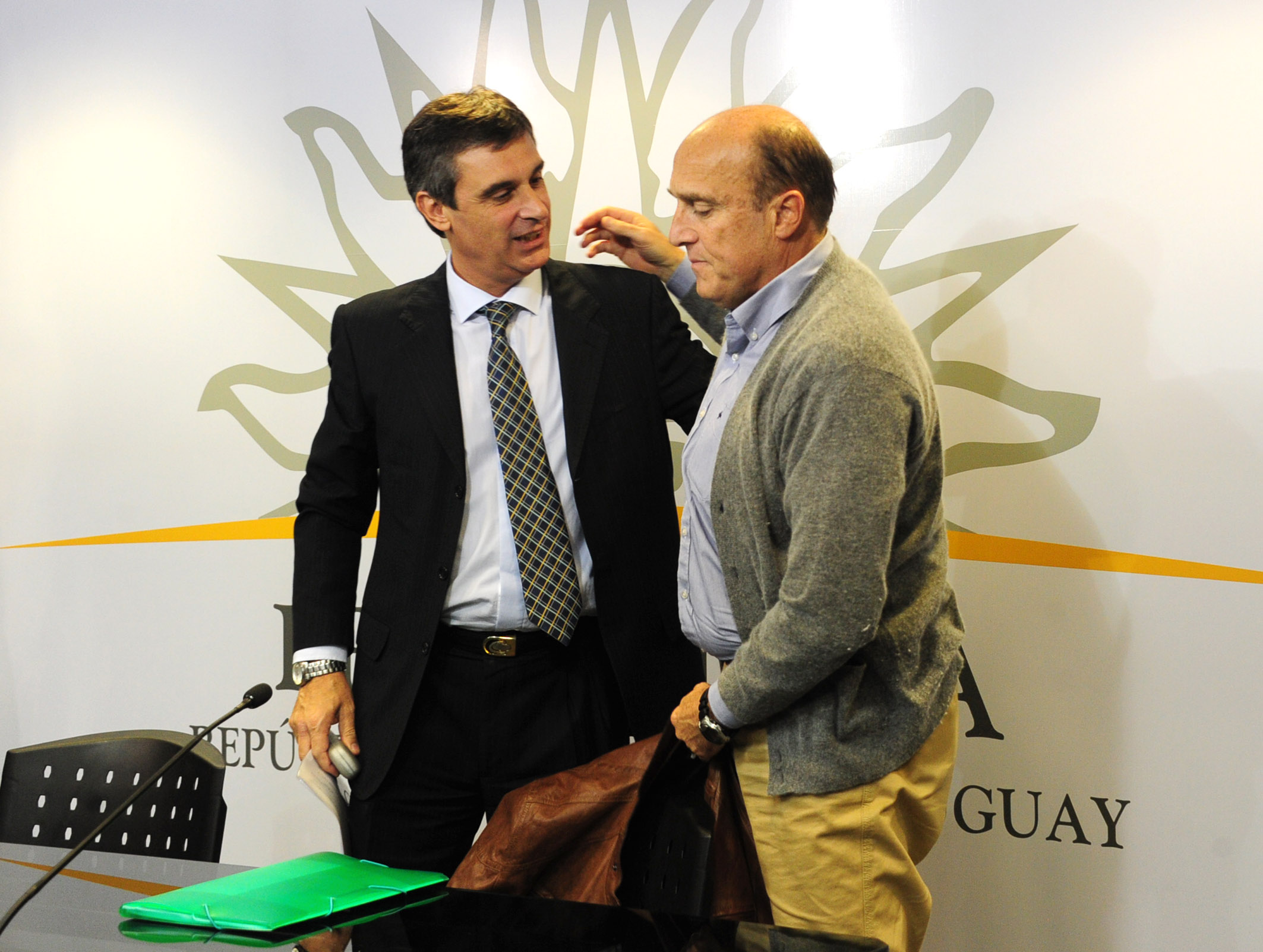 Conferencia de prensa del director de OPP, Alvaro García y el Intendente electo Daniel Martínez