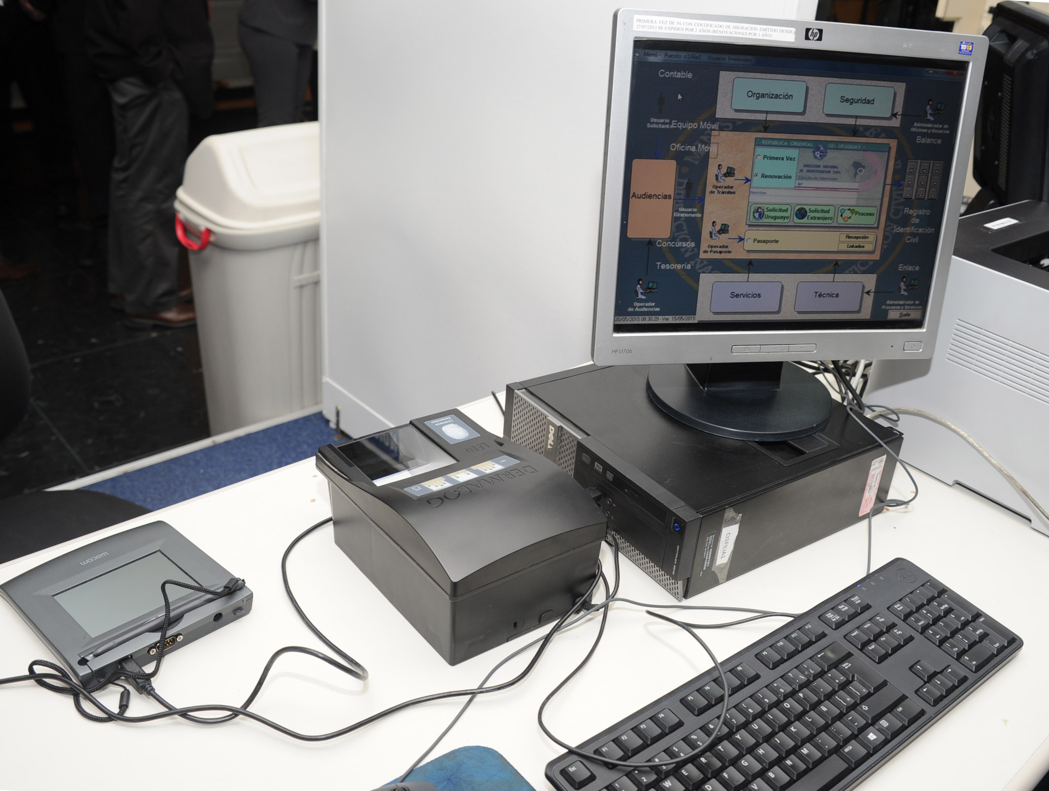 Vázquez participó del lanzamiento oficial del nuevo documento electrónico de identidad uruguayo
