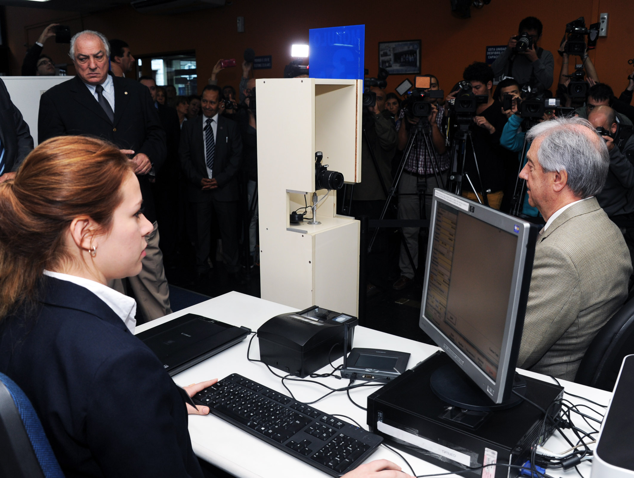 Vázquez participó del lanzamiento oficial del nuevo documento electrónico de identidad uruguayo