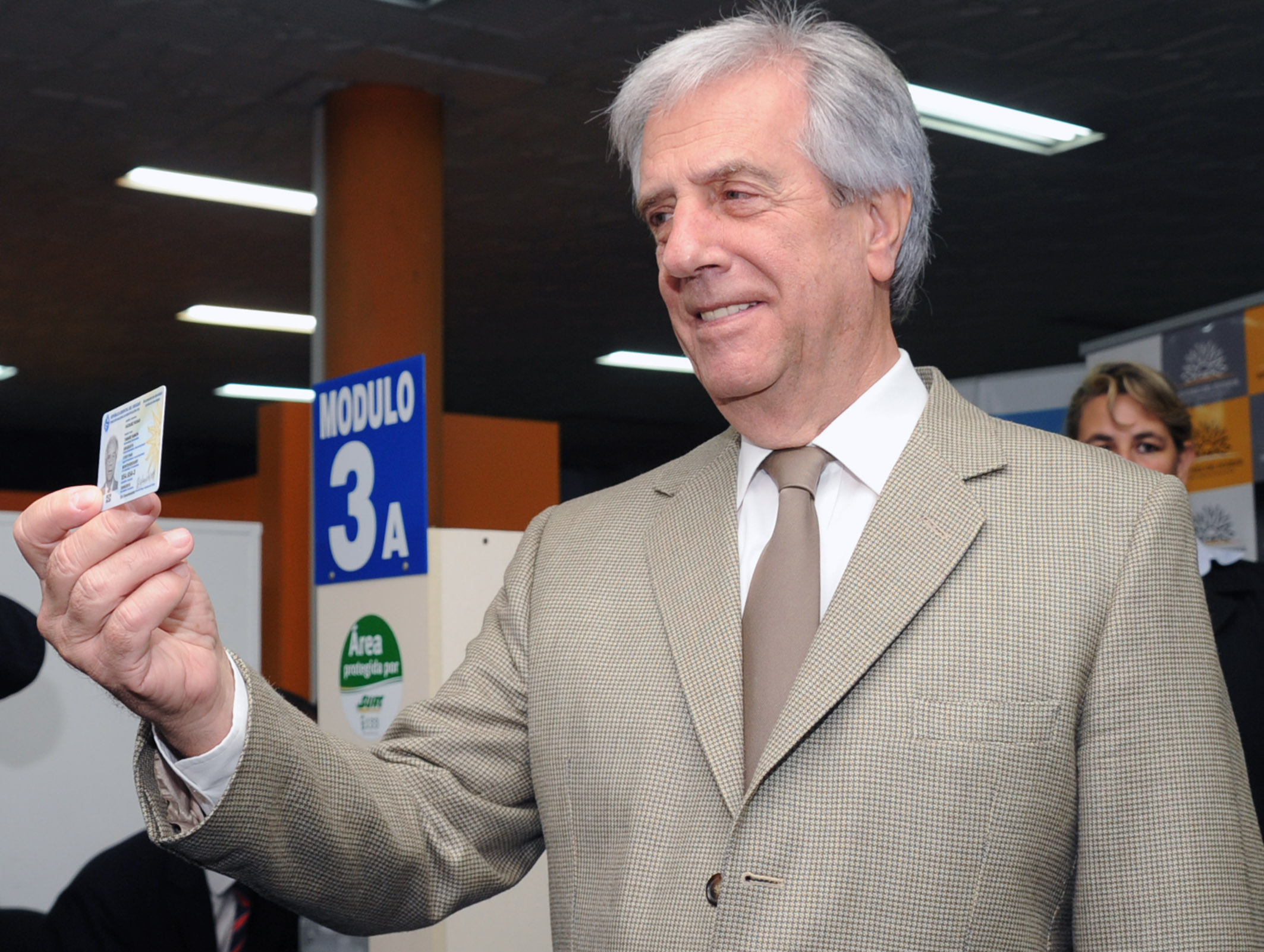 Vázquez participó del lanzamiento oficial del nuevo documento electrónico de identidad uruguayo