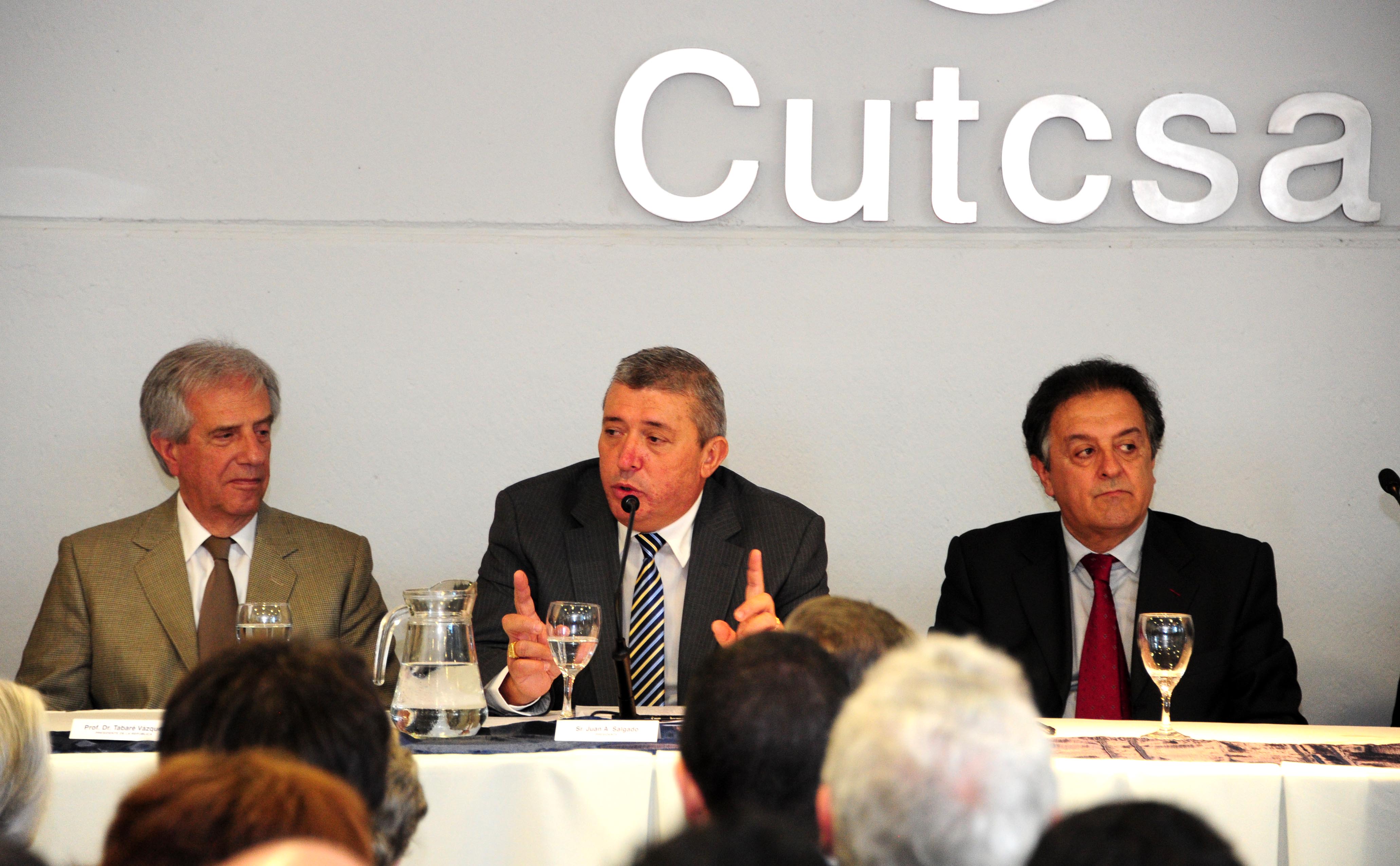 Presidente Tabaré Vázquez junto al presidente de CUTCSA Juan Salgado