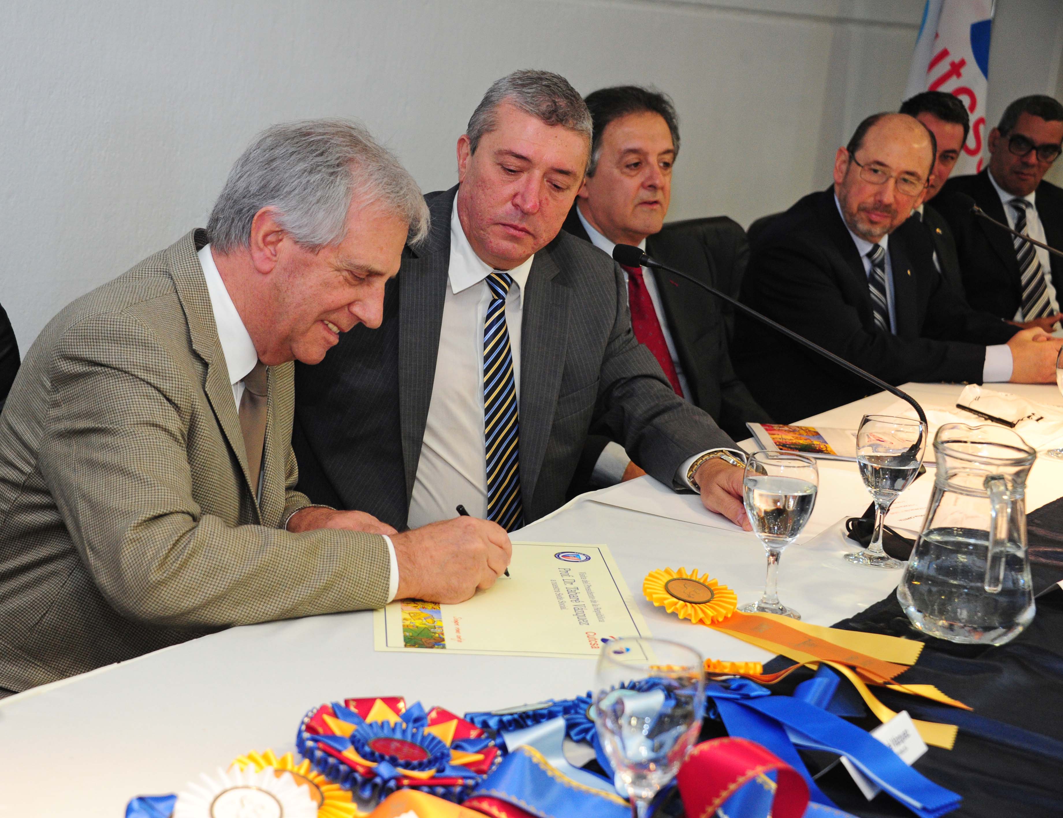 Presidente Tabaré Vázquez junto al presidente de CUTCSA Juan Salgado
