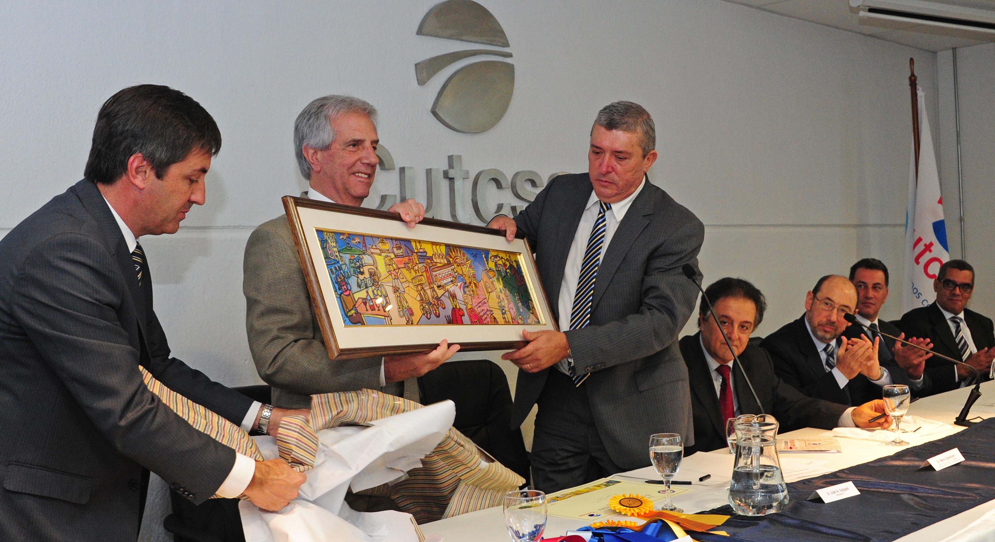 Presidente Tabaré Vázquez junto al presidente de CUTCSA Juan Salgado