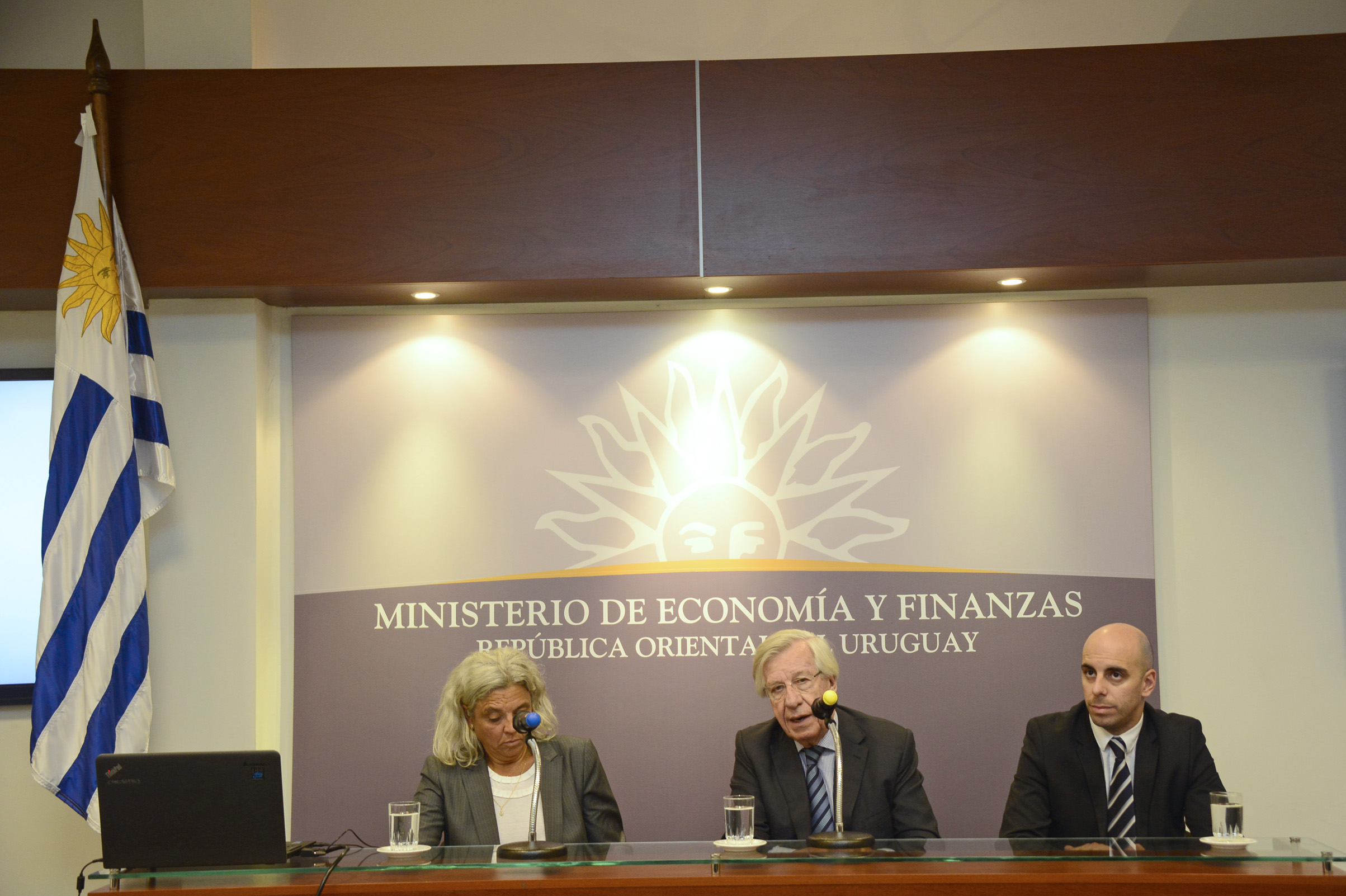 Ministro Danilo Astori durante la presentación del Premio Nacional MEF - CGN 2015