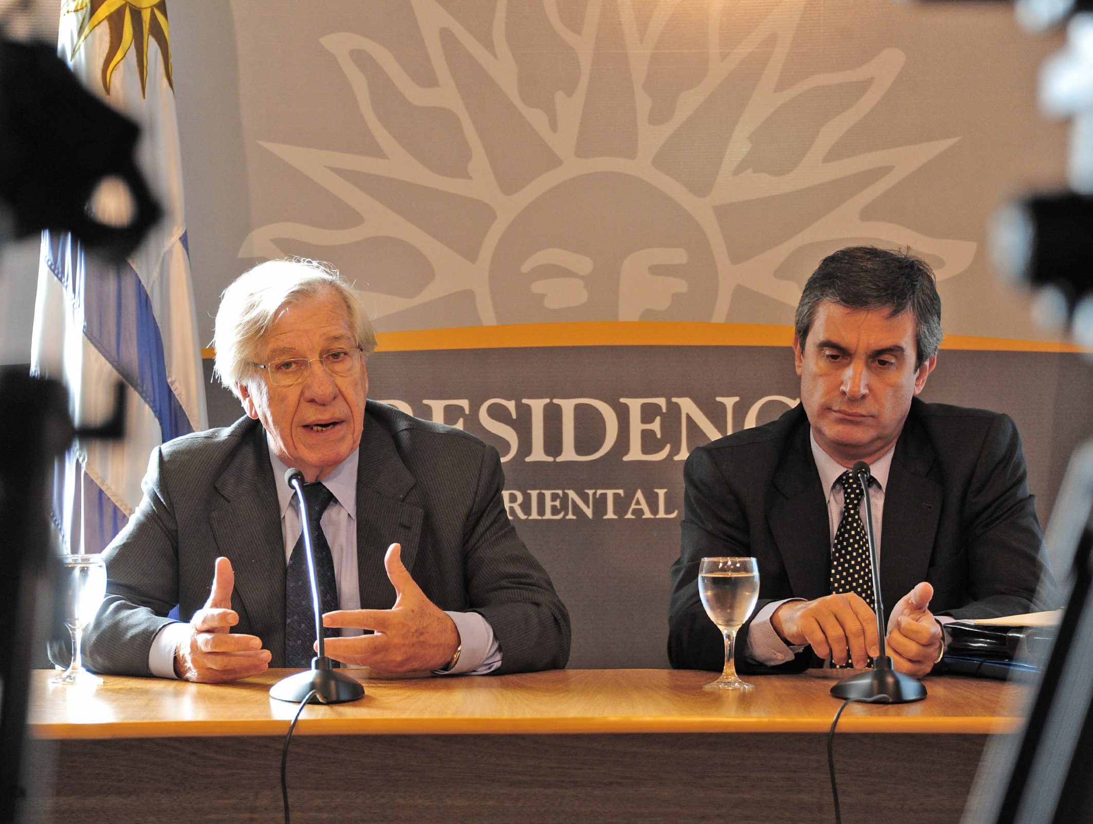 Astori y García en conferencia de prensa luego del Consejo de Ministros del día 28 de mayo
