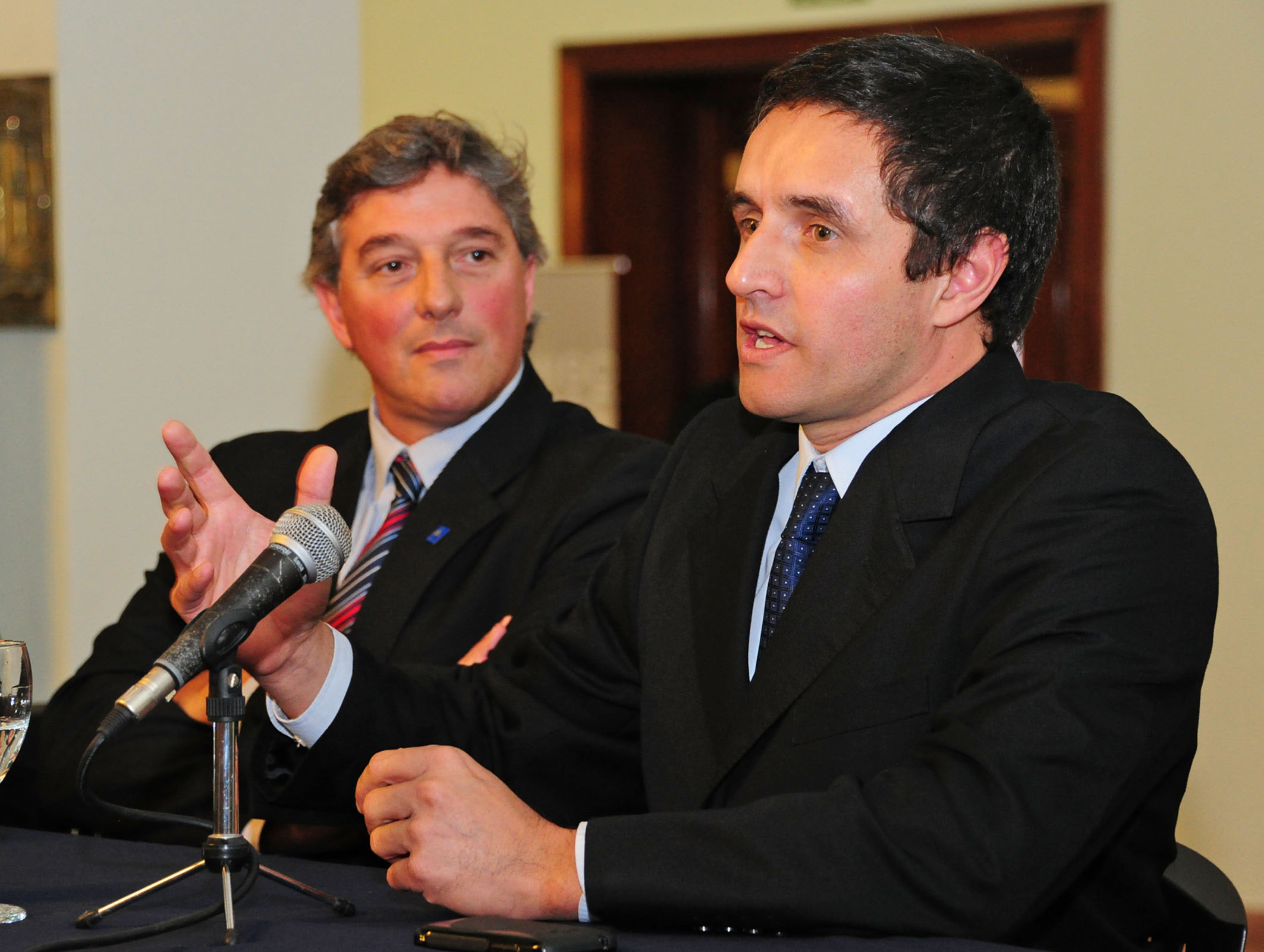 Director entrante, Fernando Acuña