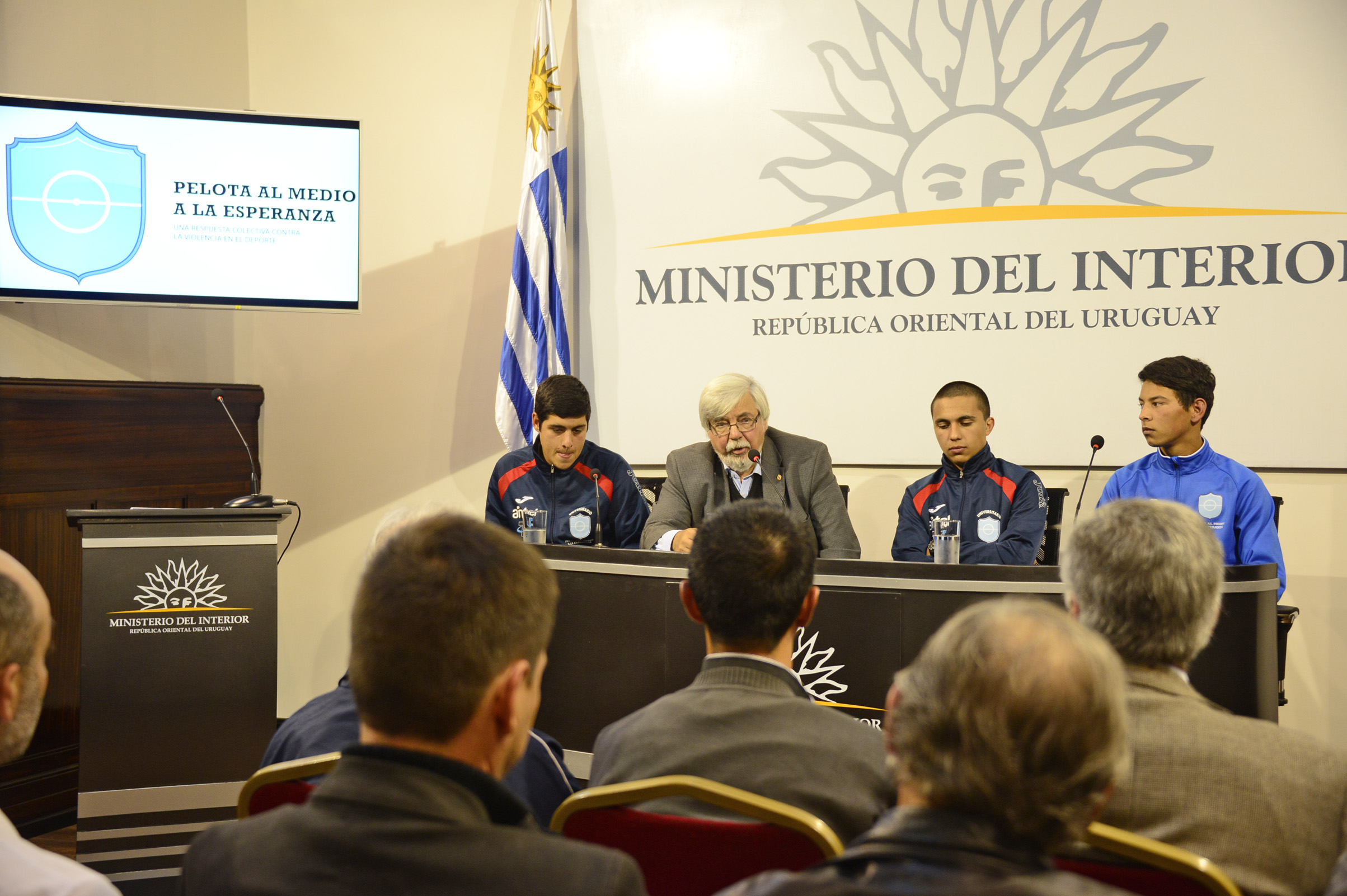 Ministro Eduardo Bomomi haciendo uso de la palabra