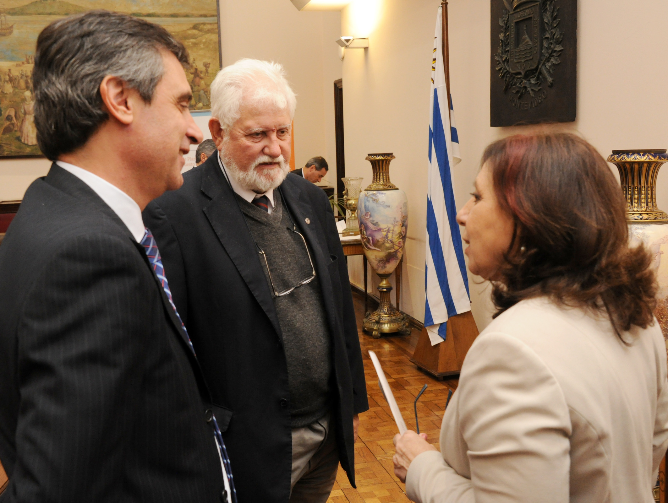 Director de OPP, Alvaro García, secretario general de la IM, Ricardo Prato, e intendenta de Montevideo, Ana Olivera.
