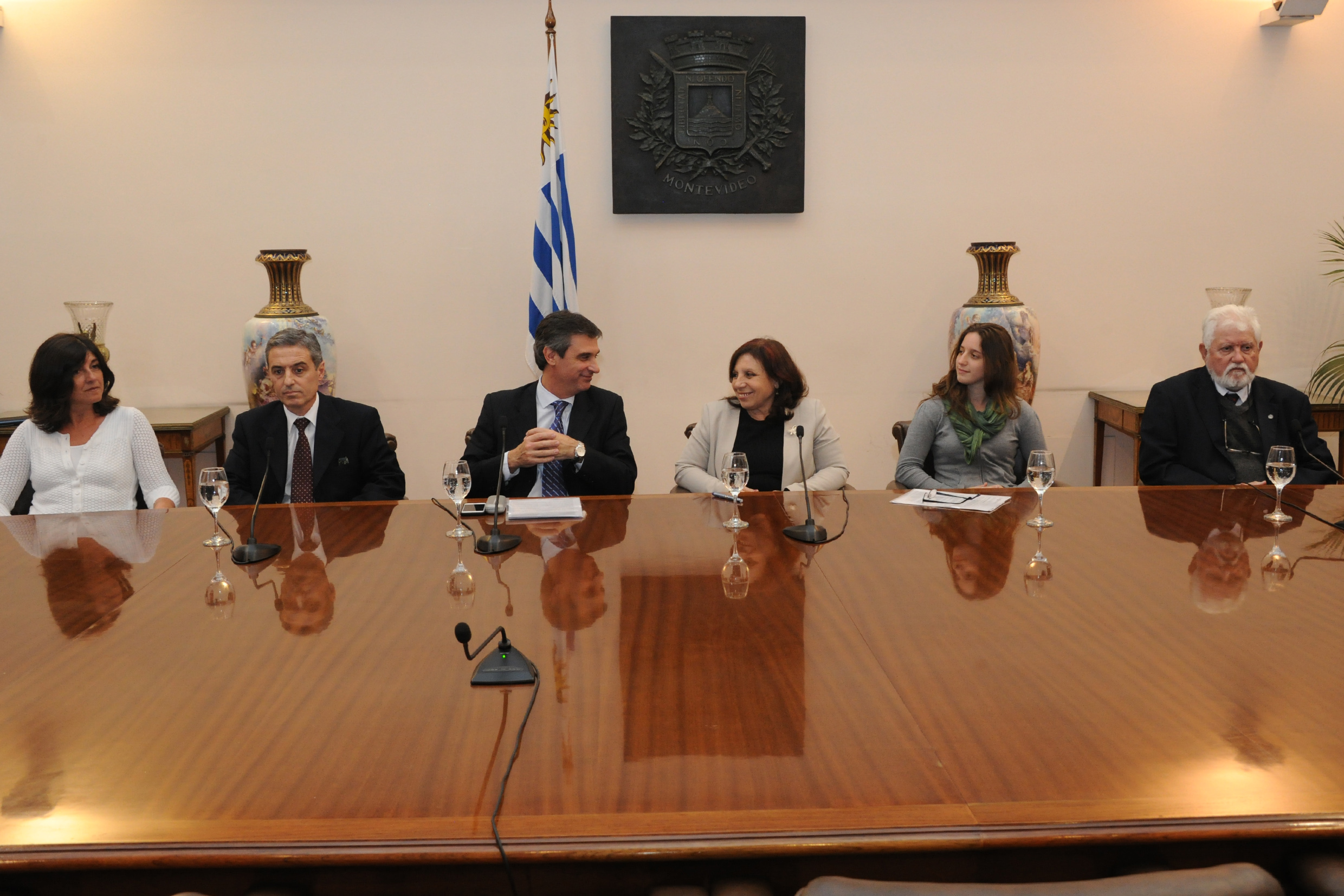 Firma de contrato para el proyecto Parque Lineal del Miguelete